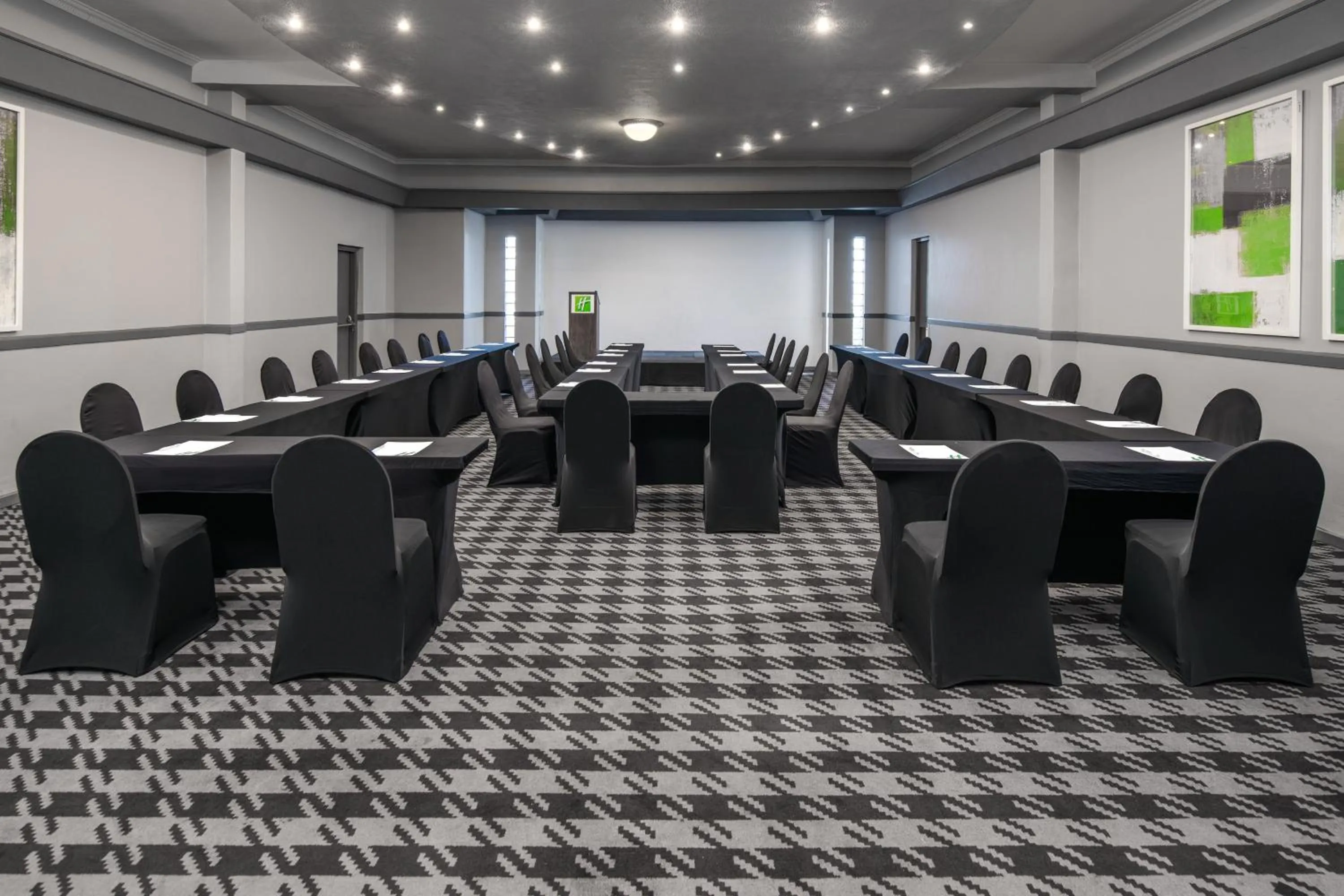Meeting/conference room in Holiday Inn Johannesburg OR Tambo Airport Hotel by IHG