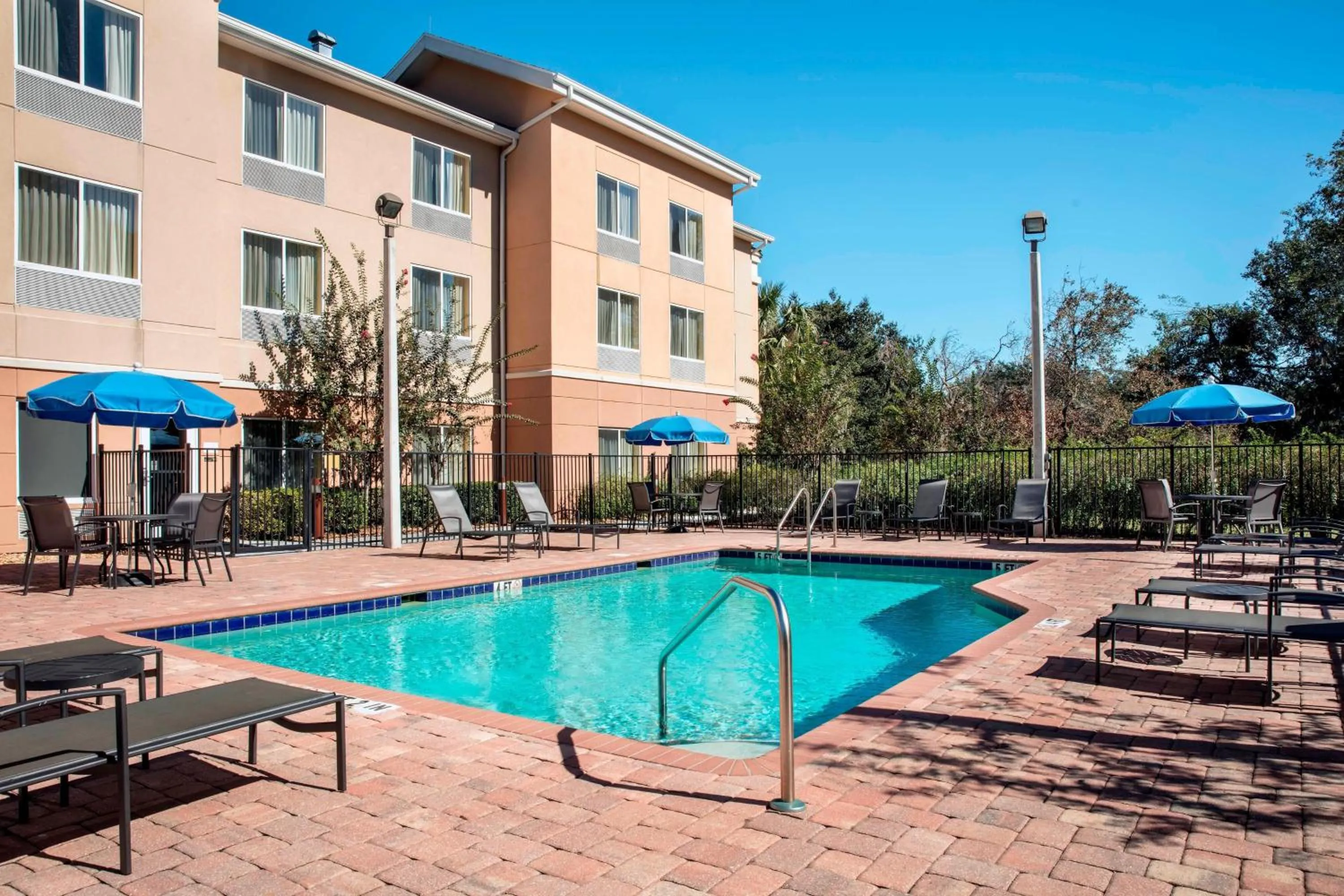 Swimming pool in Fairfield Inn and Suites by Marriott Lakeland Plant City