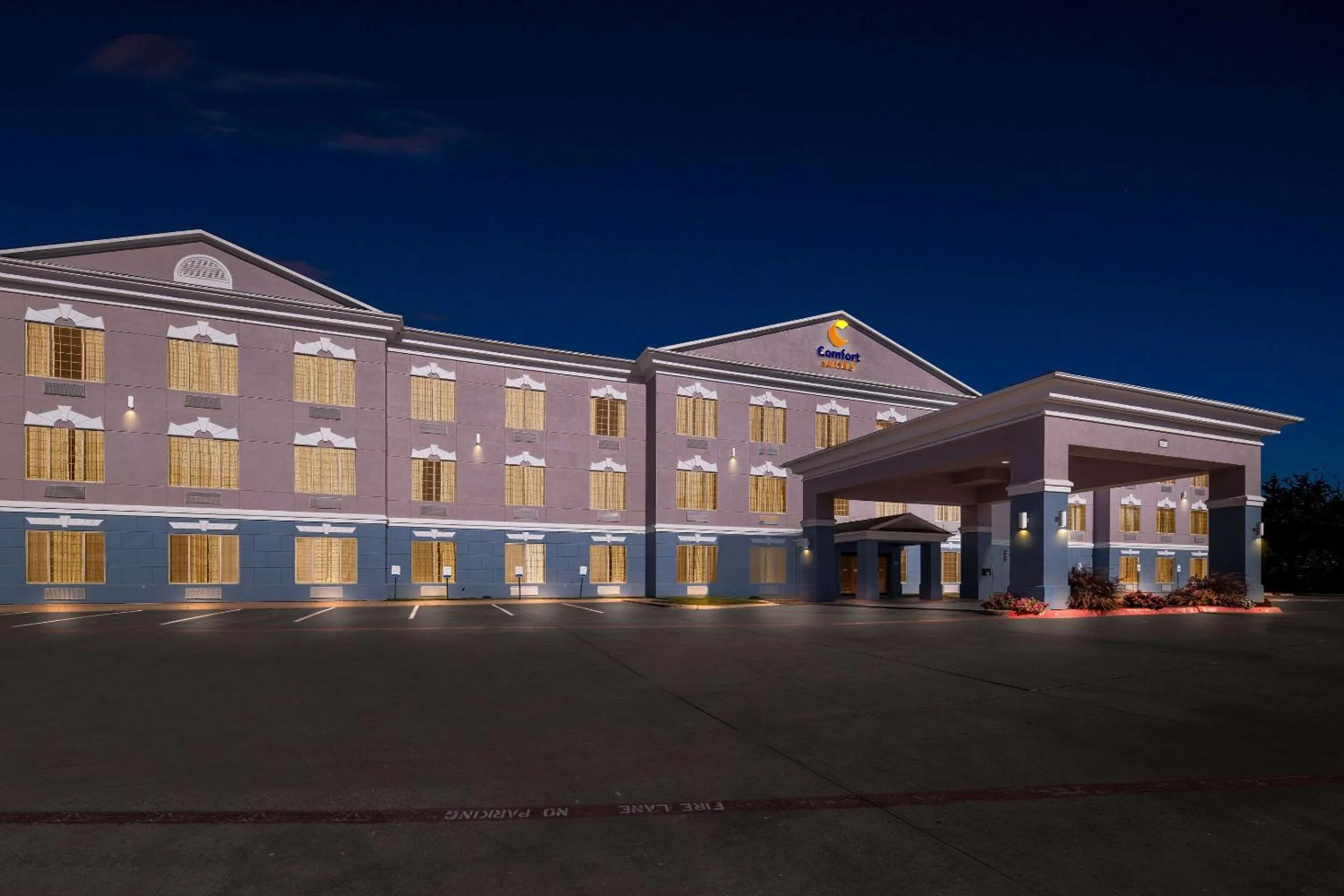 Property building in Comfort Suites Roanoke - Fort Worth North