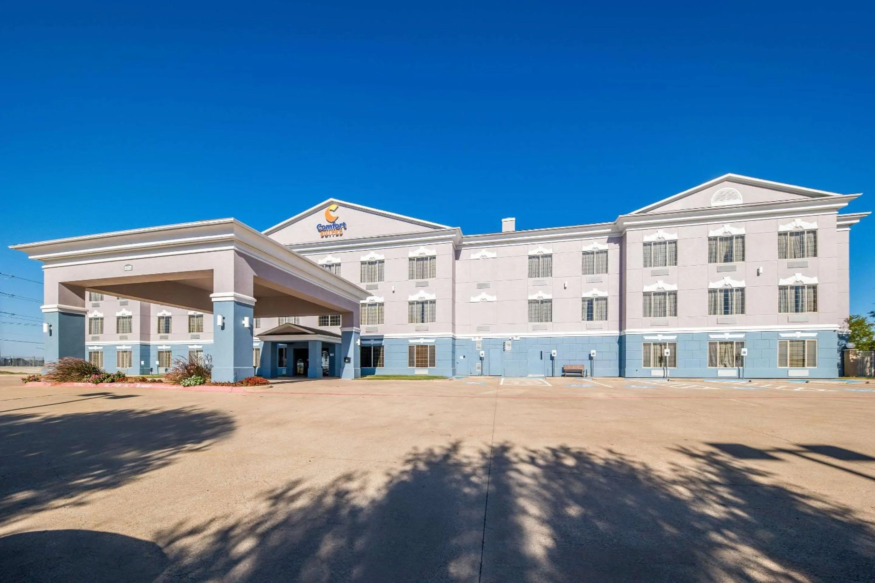 Property building in Comfort Suites Roanoke - Fort Worth North