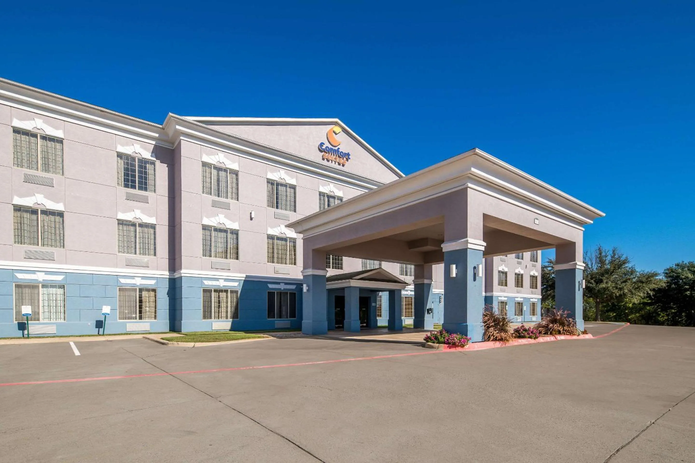 Property building in Comfort Suites Roanoke - Fort Worth North