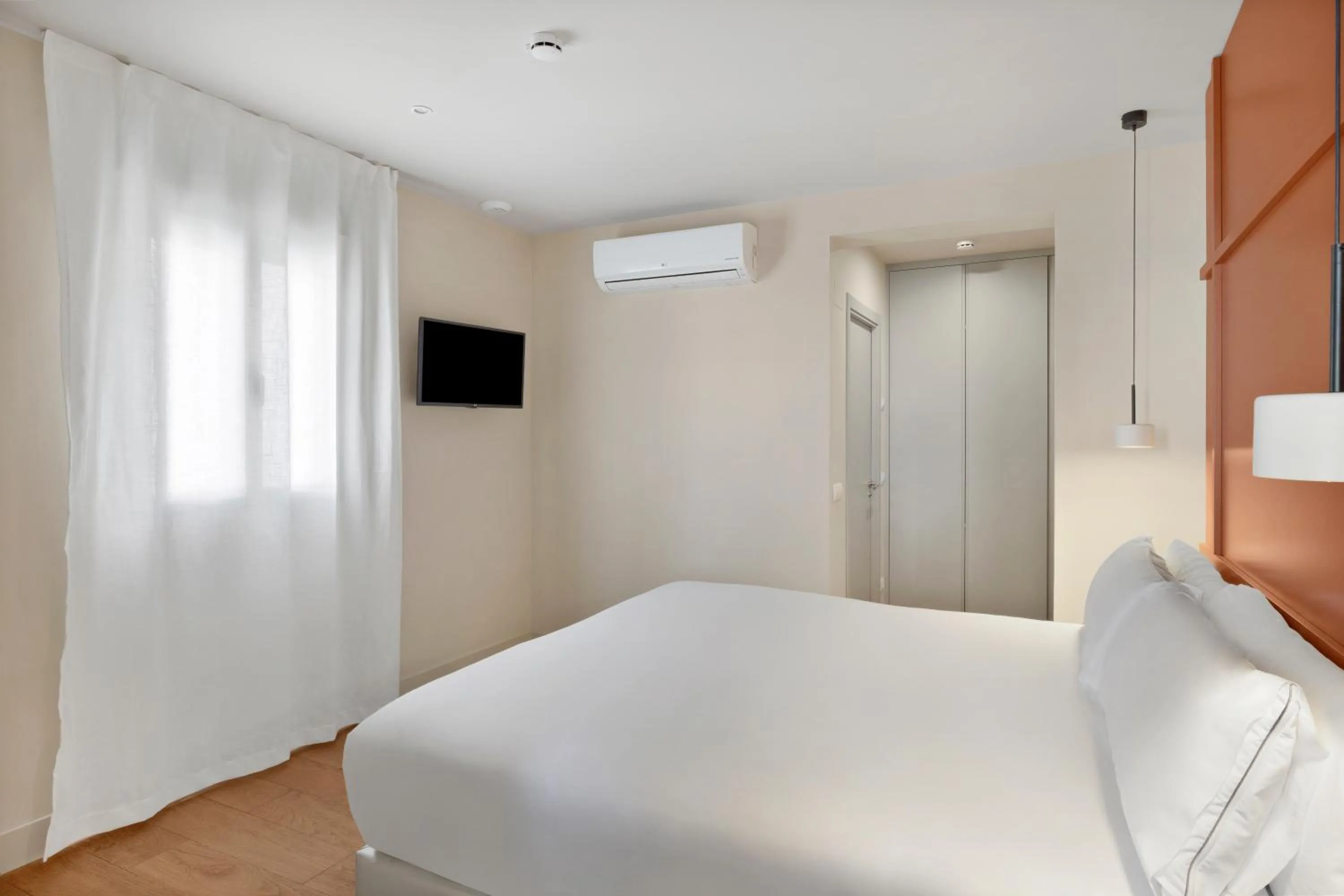 Bed in B&B HOTEL Apartamentos Madrid Centro Fuencarral 46