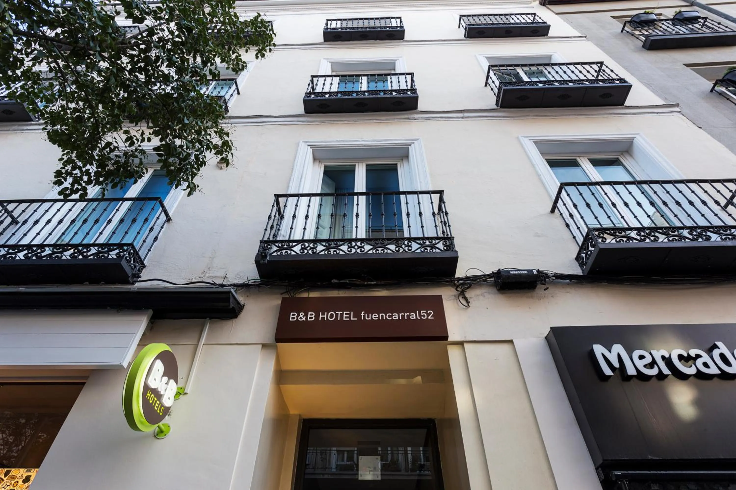 Property building in B&B HOTEL Apartamentos Madrid Centro Fuencarral 46