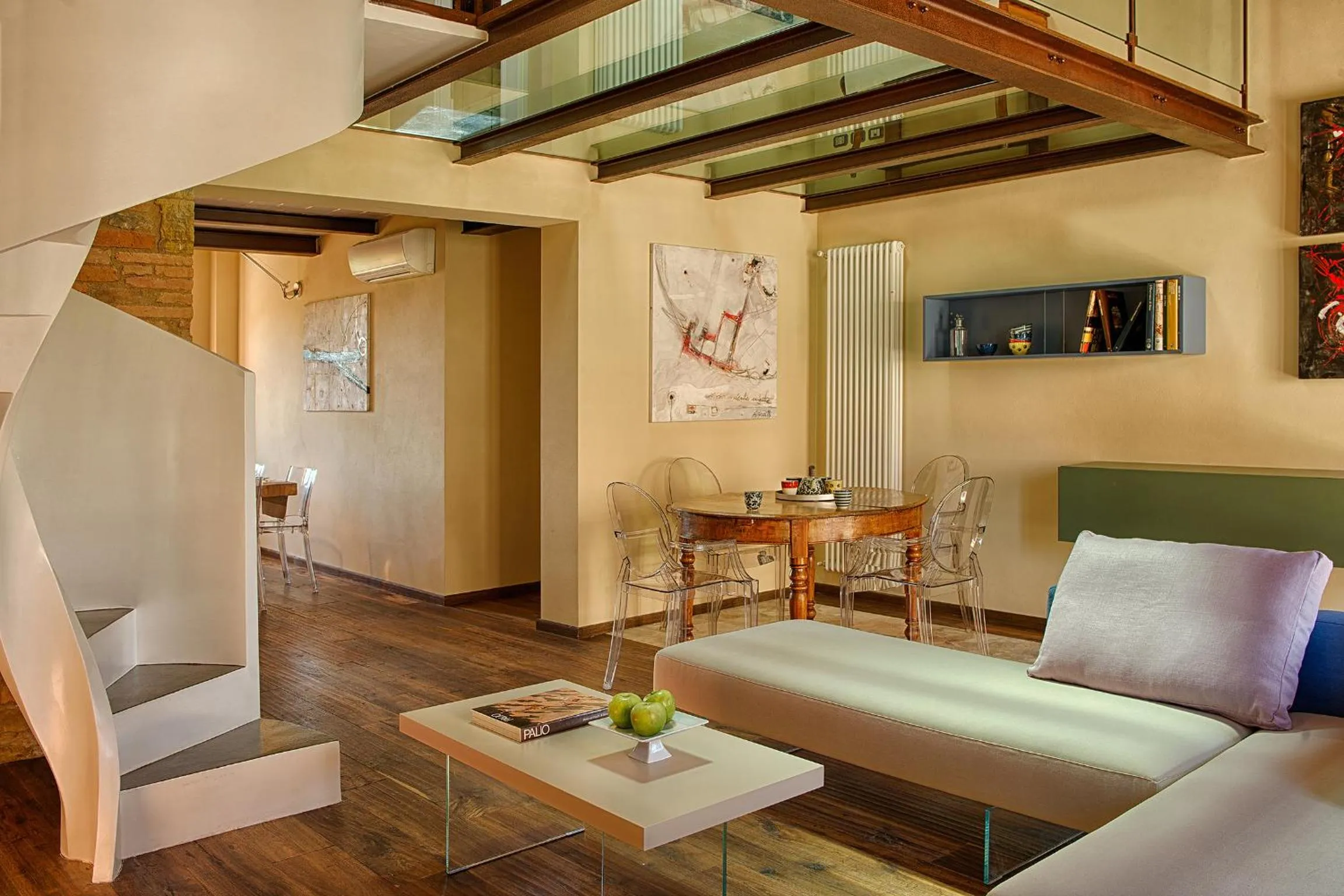 Communal lounge/ TV room in Chianti B&B Design infinity pool shared