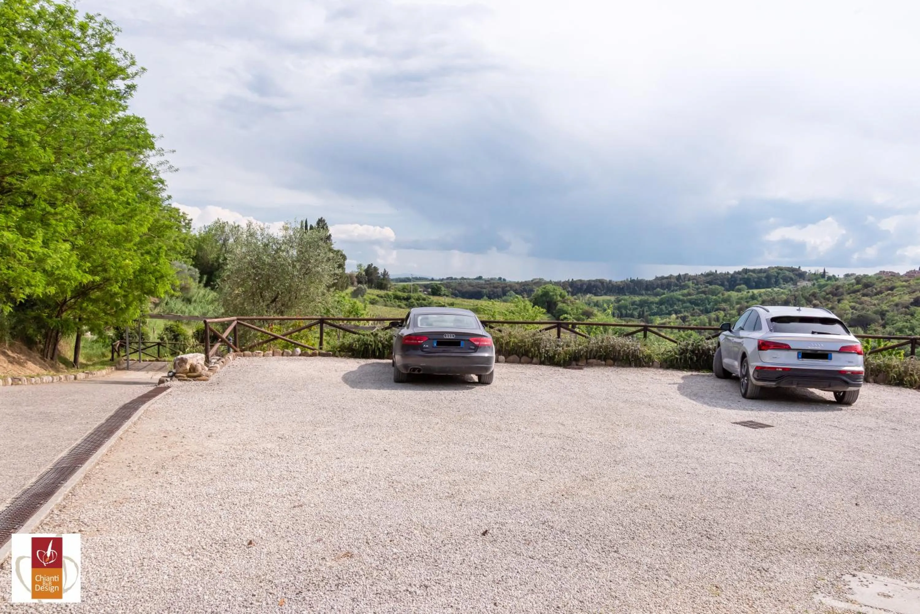 Natural landscape in Chianti B&B Design infinity pool shared