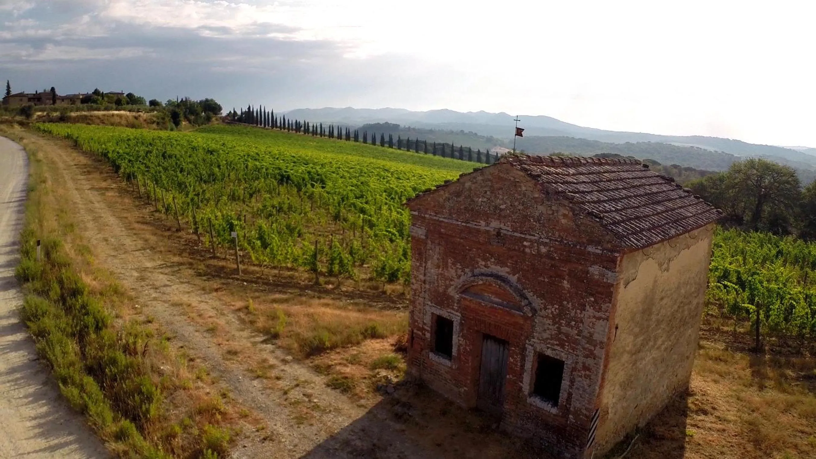 Natural landscape in Chianti B&B Design infinity pool shared
