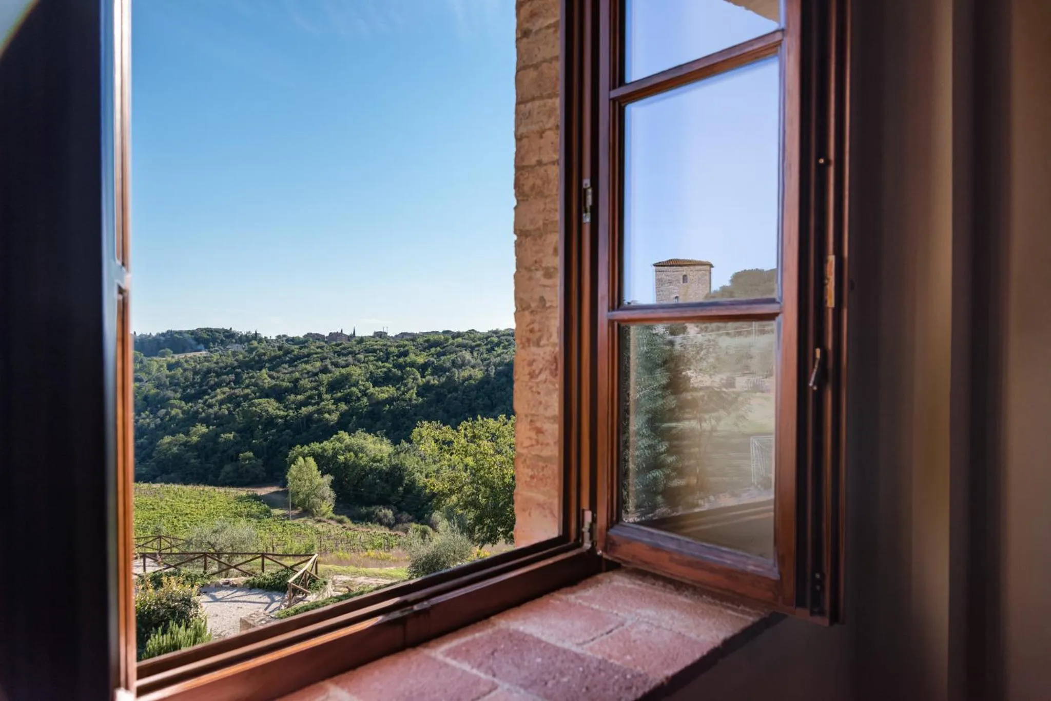 Breakfast in Chianti B&B Design infinity pool shared