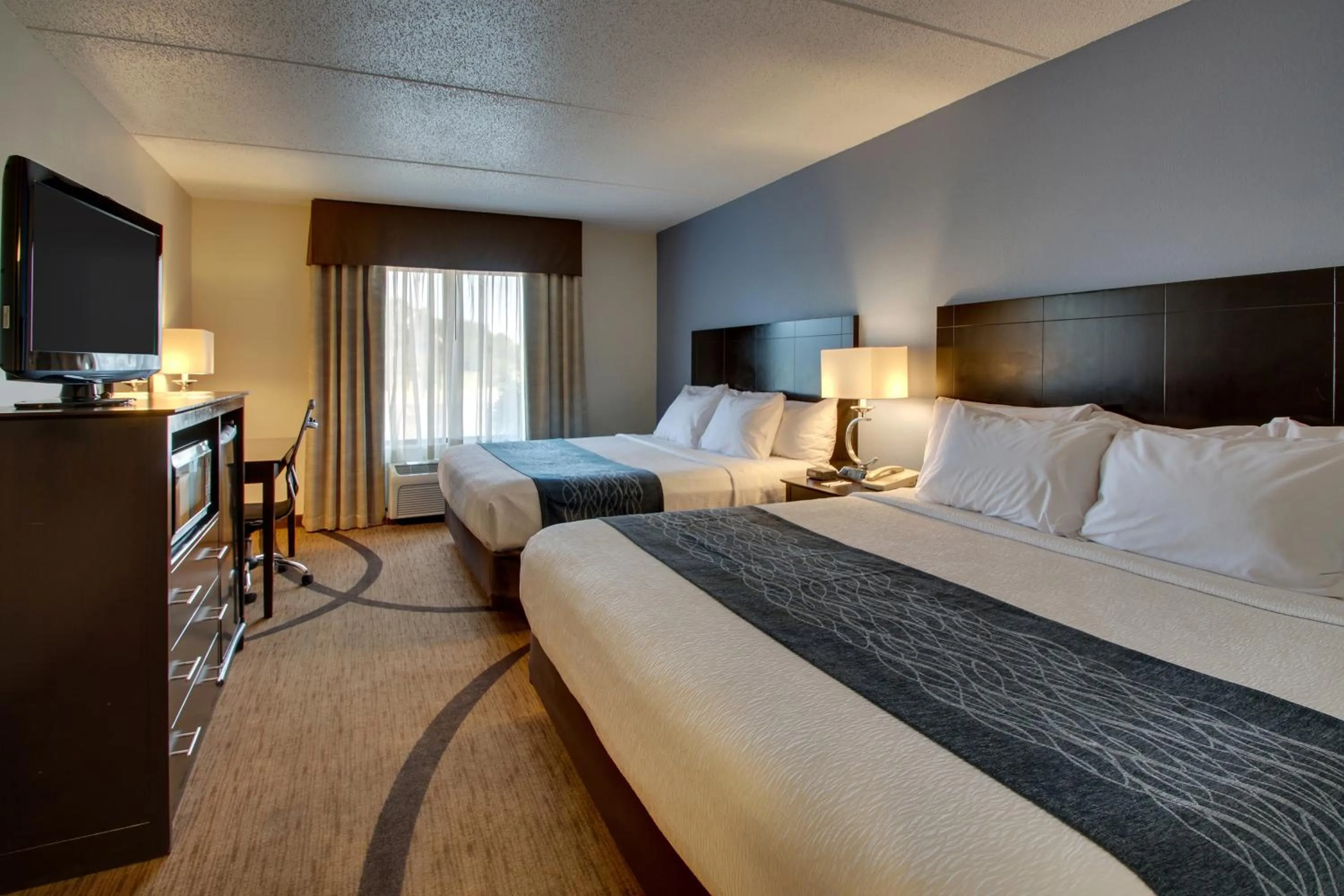 Bed in Greenfield Inn & Suites Owensboro, KY Airport