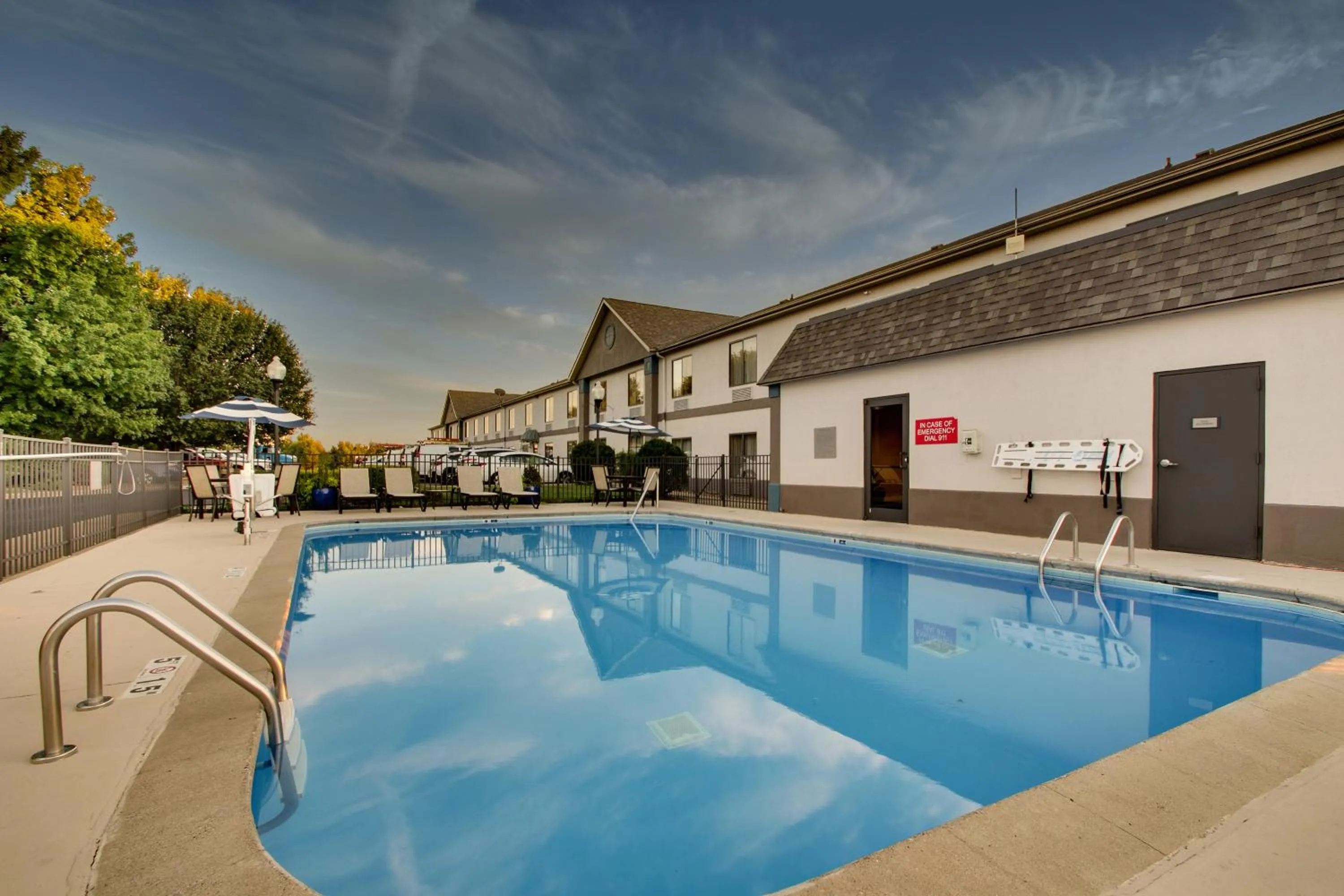 Swimming pool in Greenfield Inn & Suites Owensboro, KY Airport