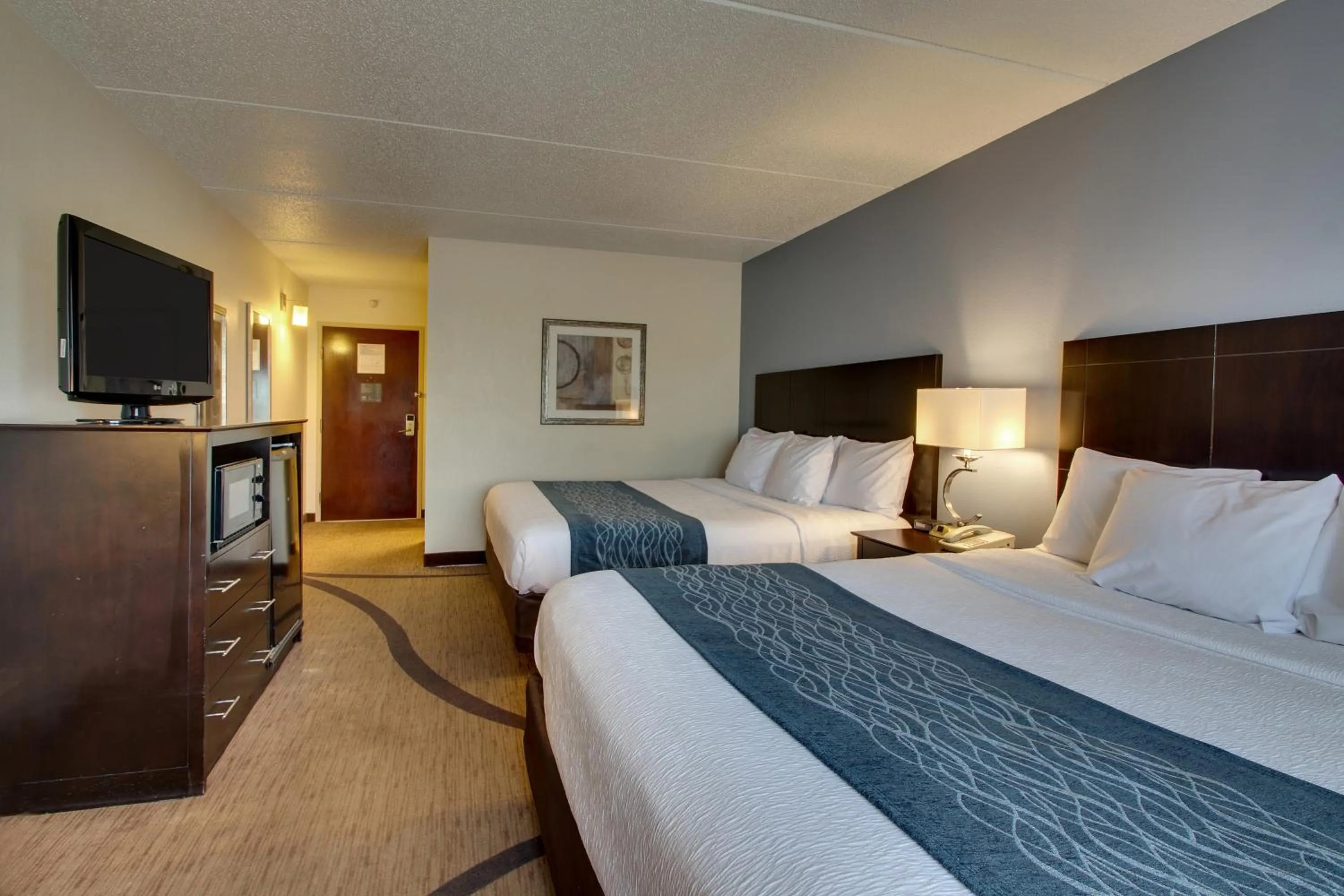 Photo of the whole room, Bed in Greenfield Inn & Suites Owensboro, KY Airport