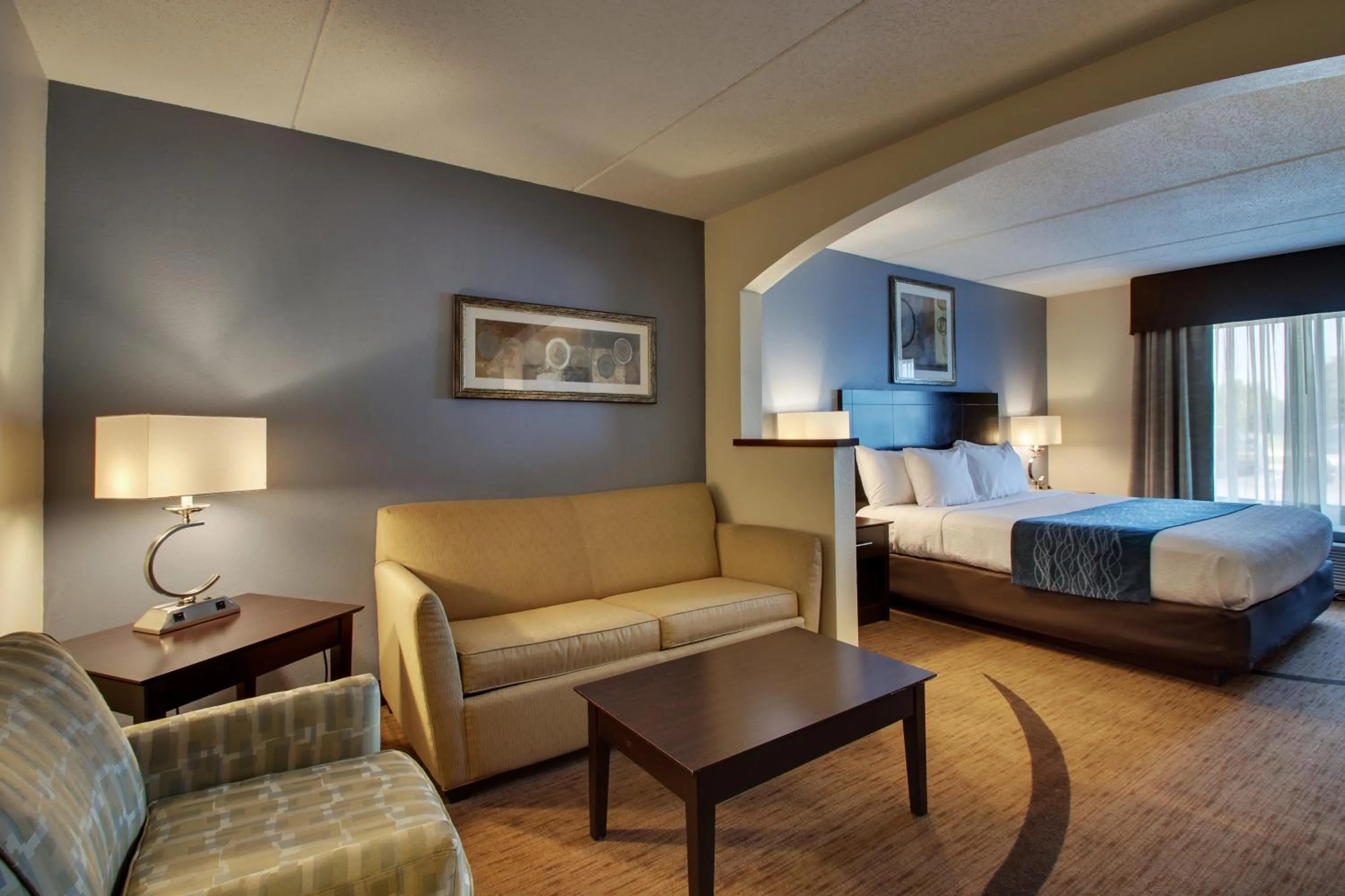 Photo of the whole room, Bed in Greenfield Inn & Suites Owensboro, KY Airport