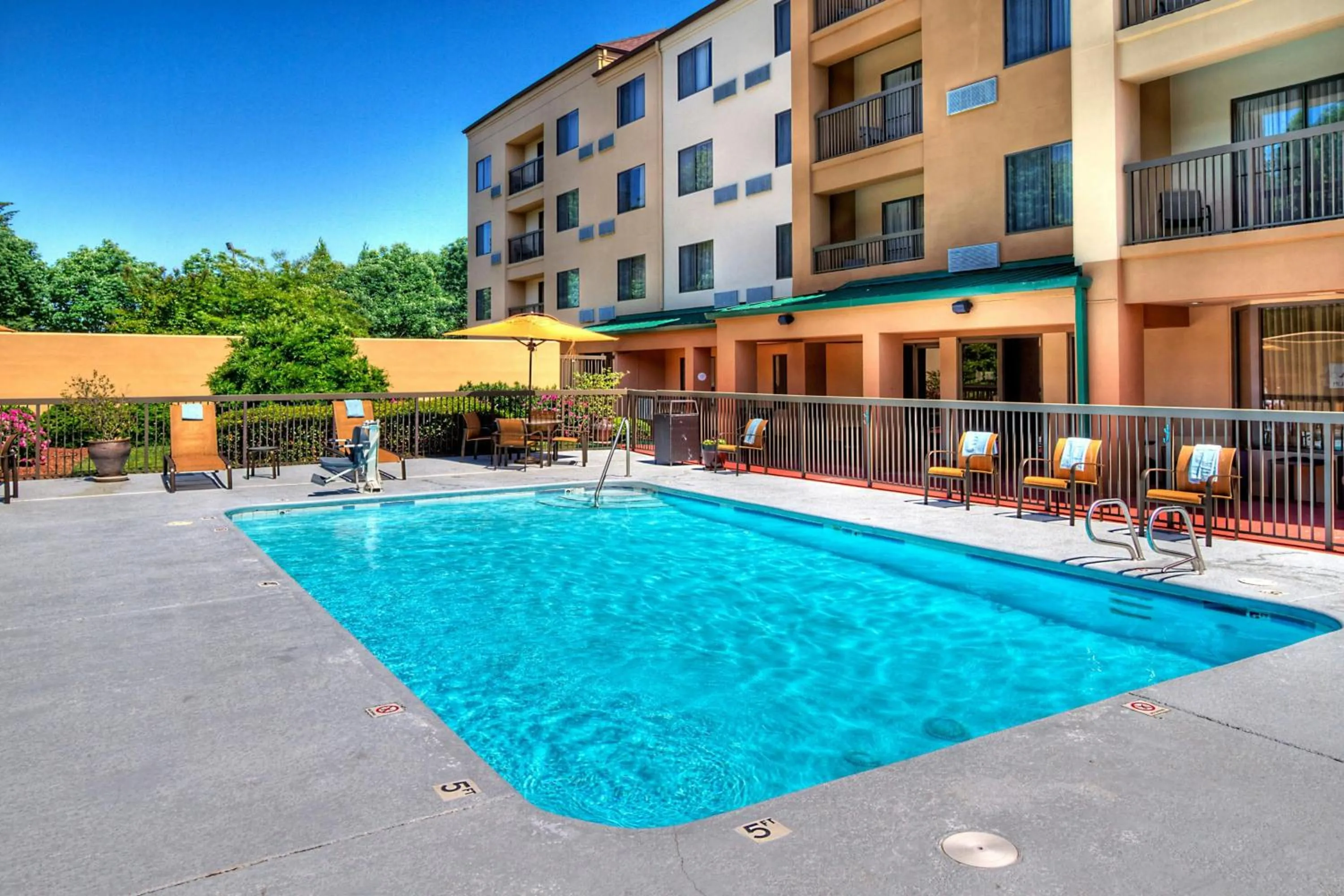 Fitness centre/facilities in Courtyard by Marriott Burlington