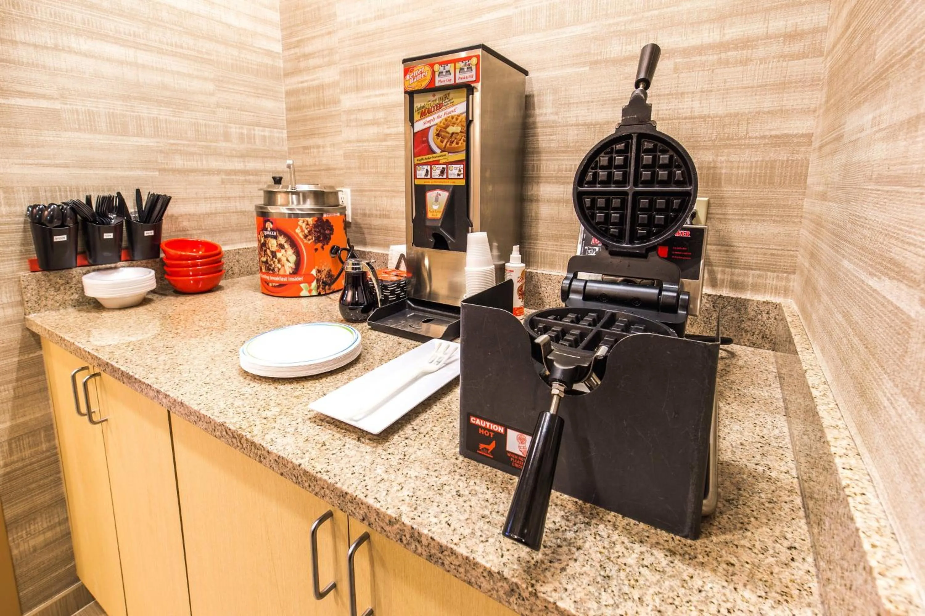 Breakfast in TownePlace Suites by Marriott Gilford