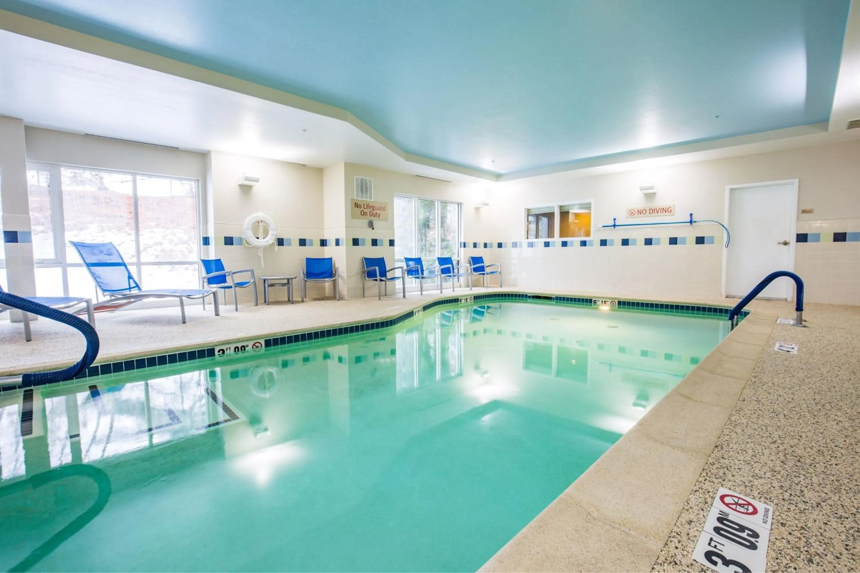 Swimming pool in TownePlace Suites by Marriott Gilford
