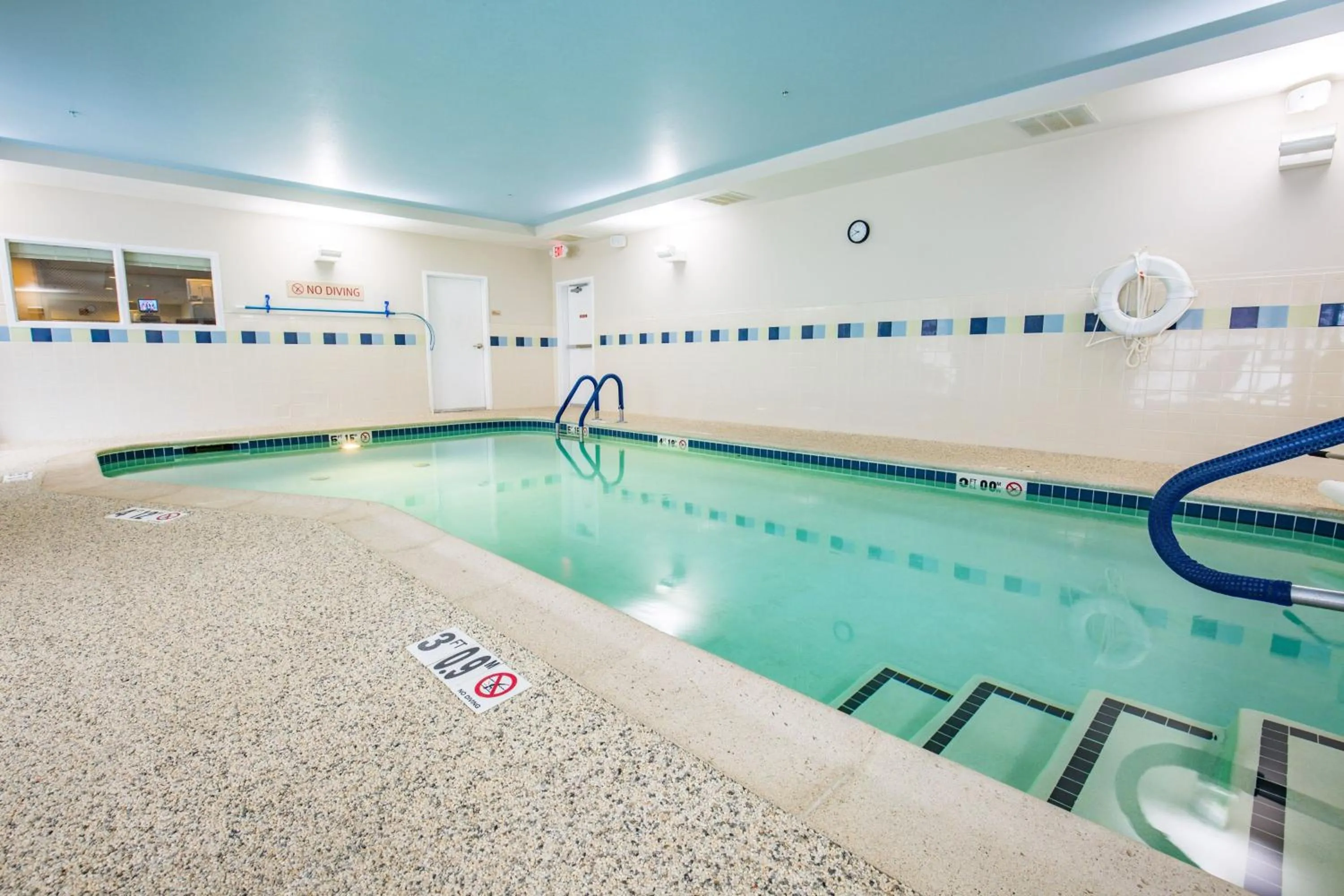 Swimming pool in TownePlace Suites by Marriott Gilford