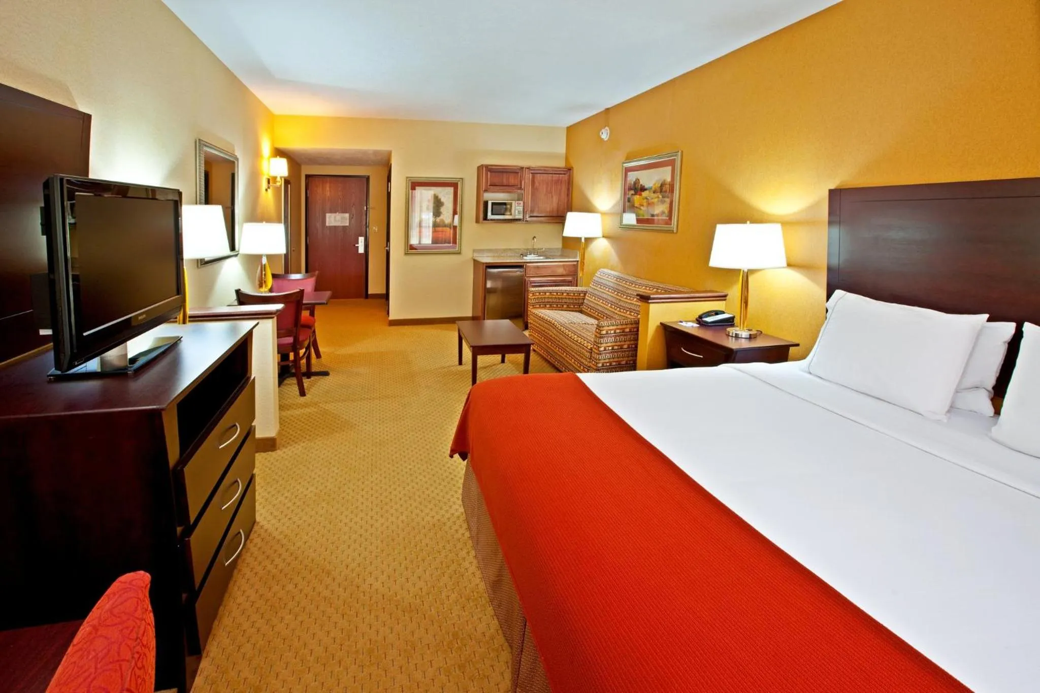 Photo of the whole room, Bed in Holiday Inn Express Hotel & Suites Franklin by IHG