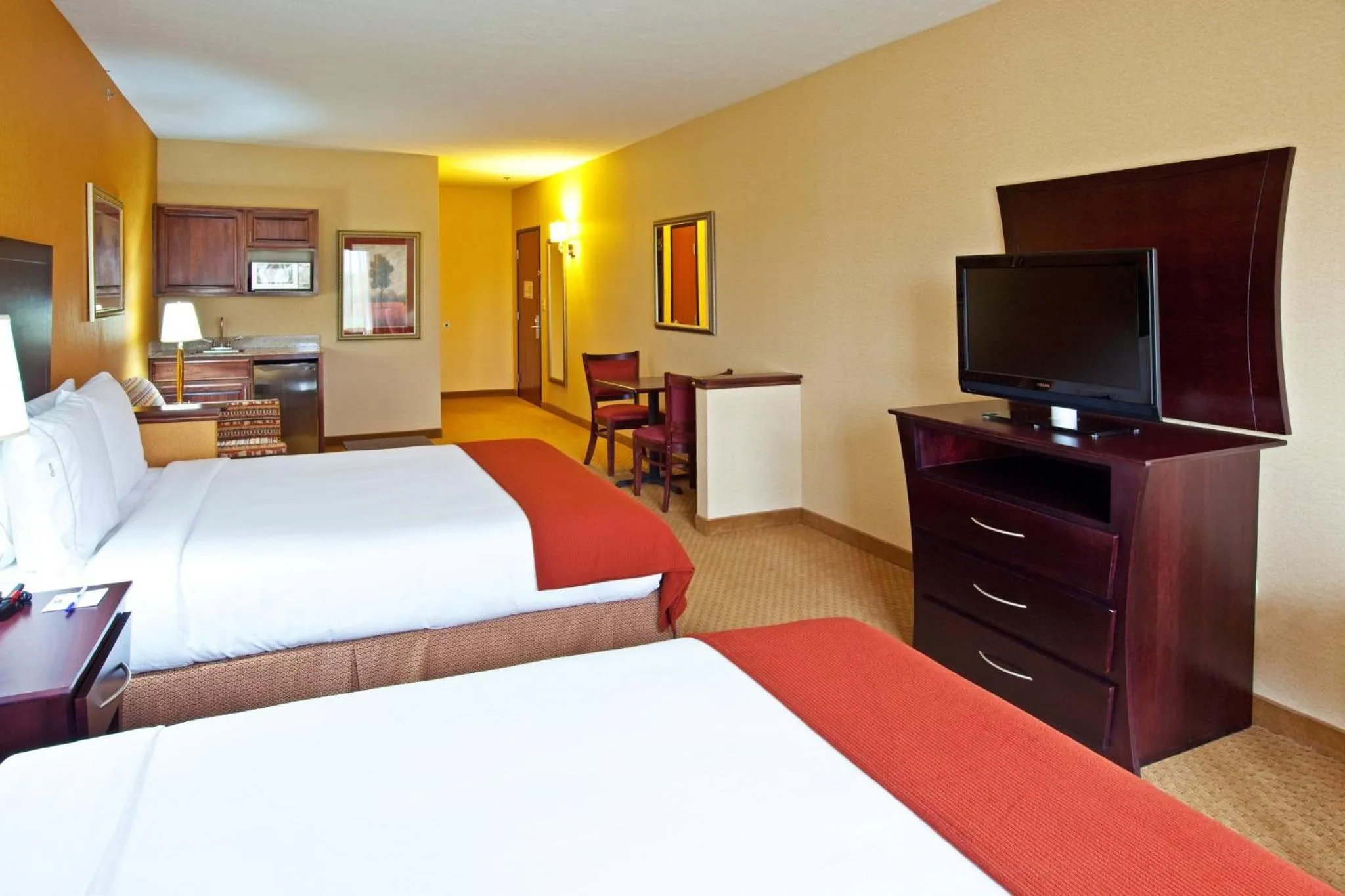 Photo of the whole room, Bed in Holiday Inn Express Hotel & Suites Franklin by IHG