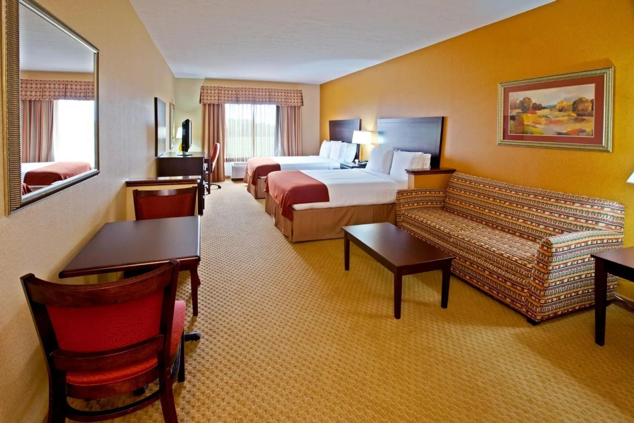 Photo of the whole room, Bed in Holiday Inn Express Hotel & Suites Franklin by IHG