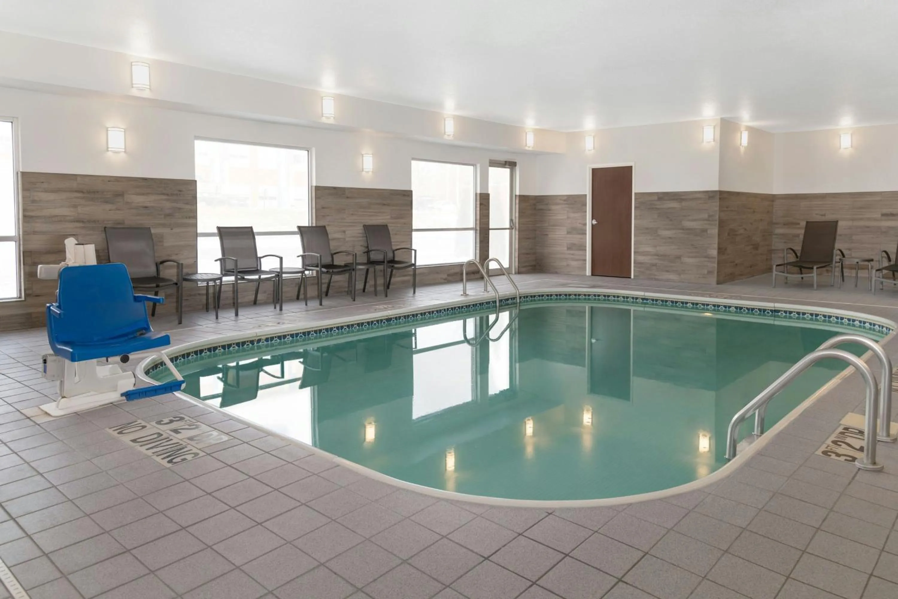 Swimming pool in Fairfield Inn & Suites Jackson
