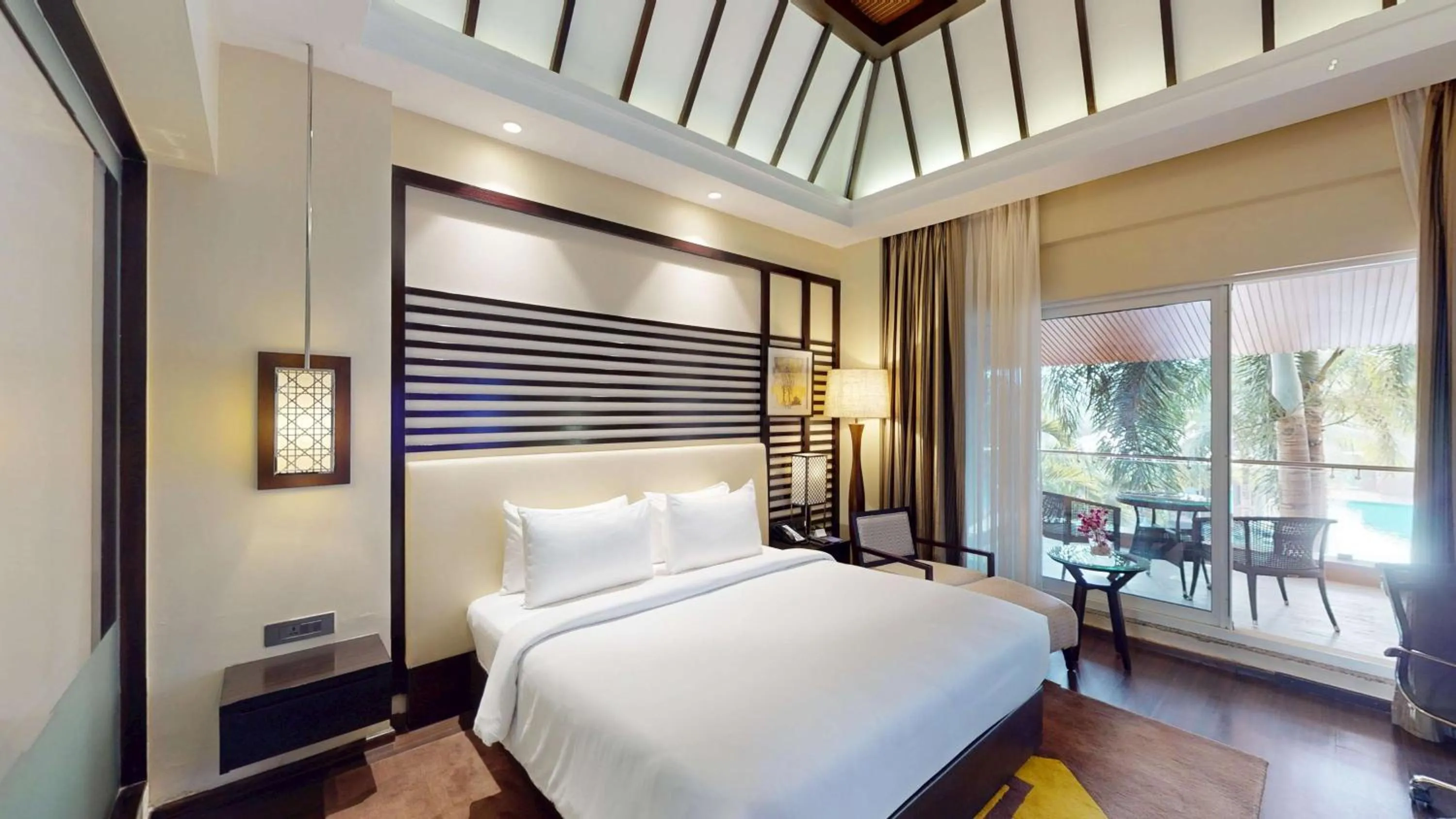 Bedroom, Bed in Radisson Blu Plaza Resort & Convention Centre Karjat