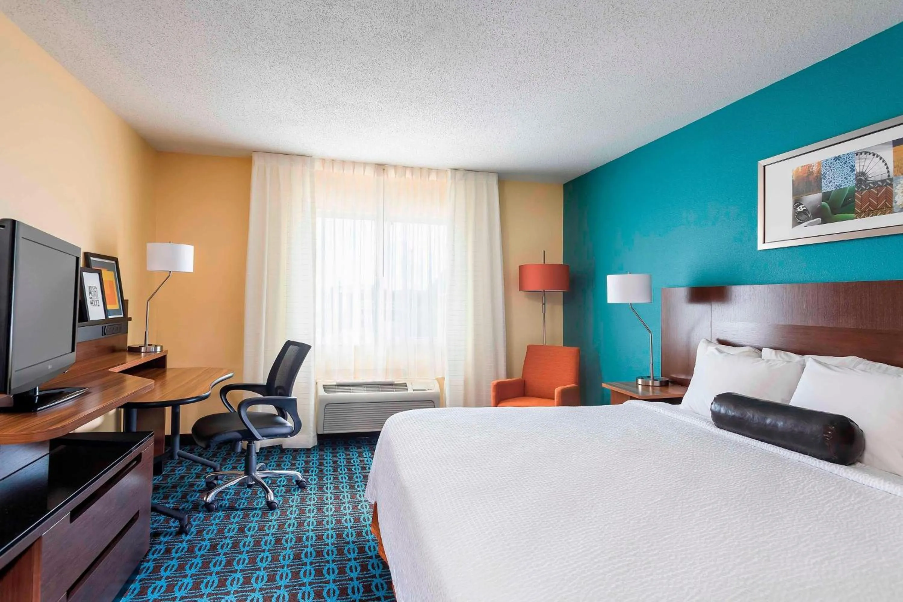 Photo of the whole room, Bed in Fairfield Inn & Suites Holland