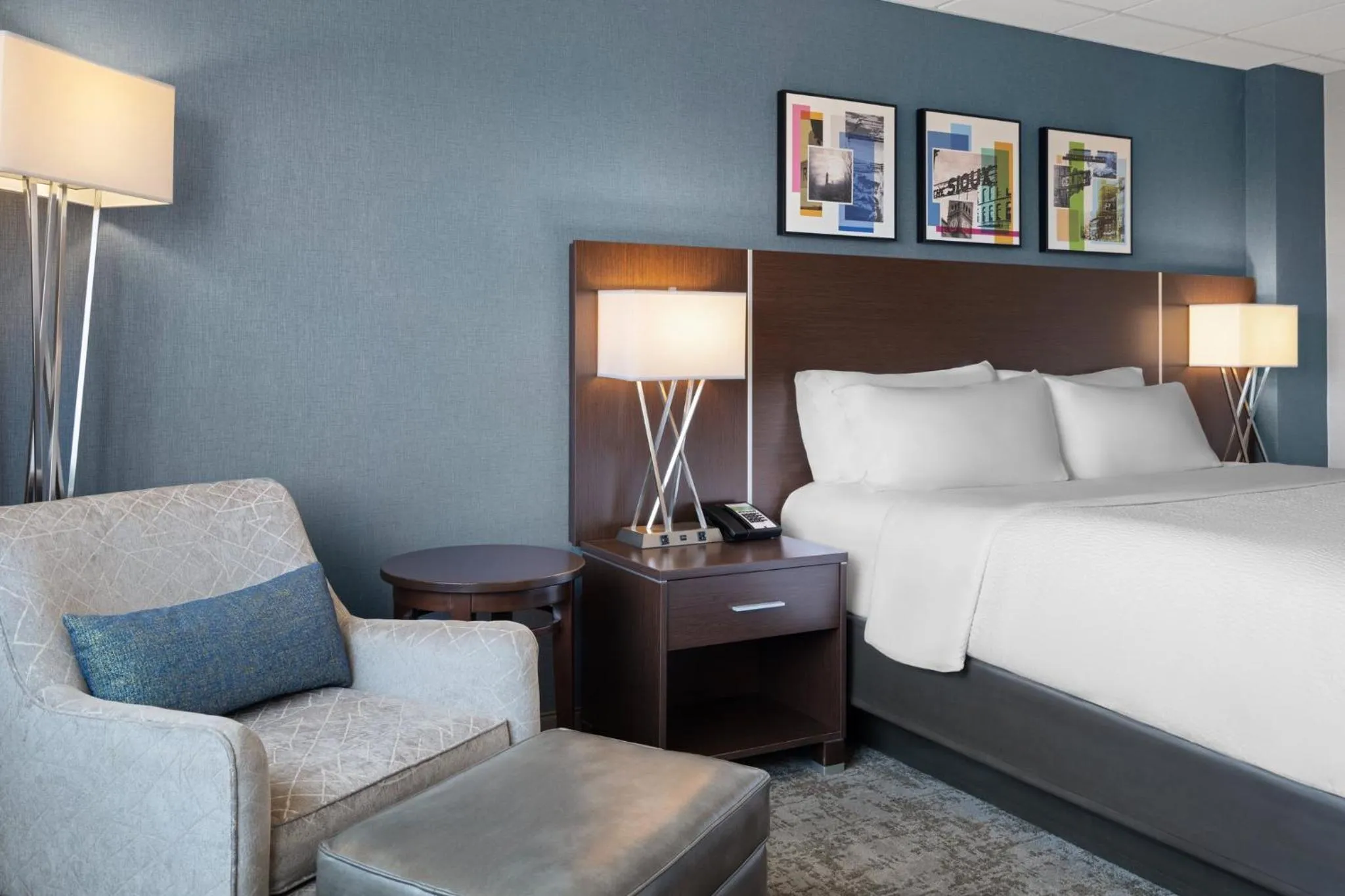 Photo of the whole room, Bed in Holiday Inn Sioux Falls-City Center by IHG