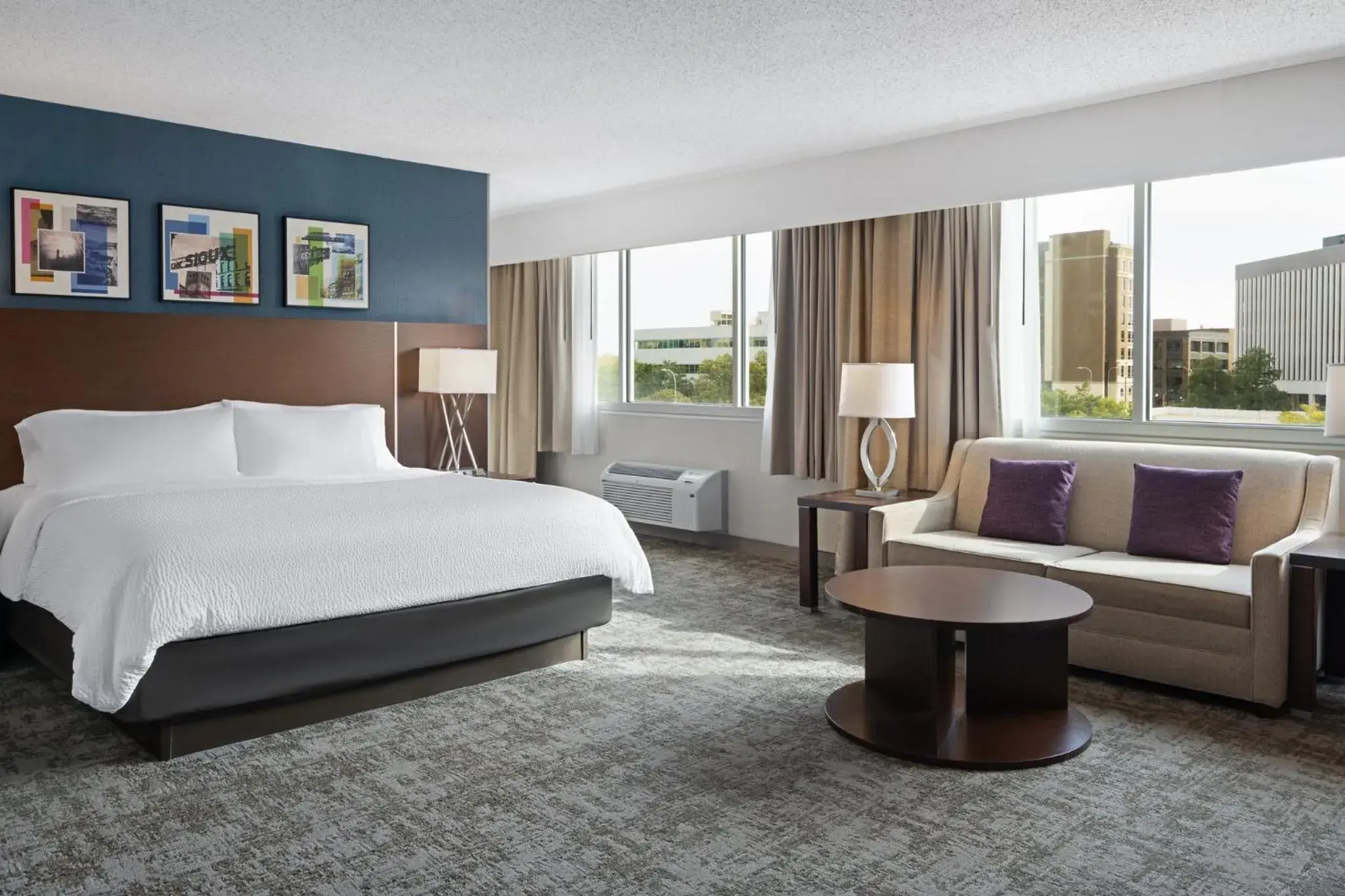 Premium King Room with Sofa Bed in Holiday Inn Sioux Falls-City Center by IHG Premium King Room with Sofa Bed in Holiday Inn Sioux Falls-City Center by IHG