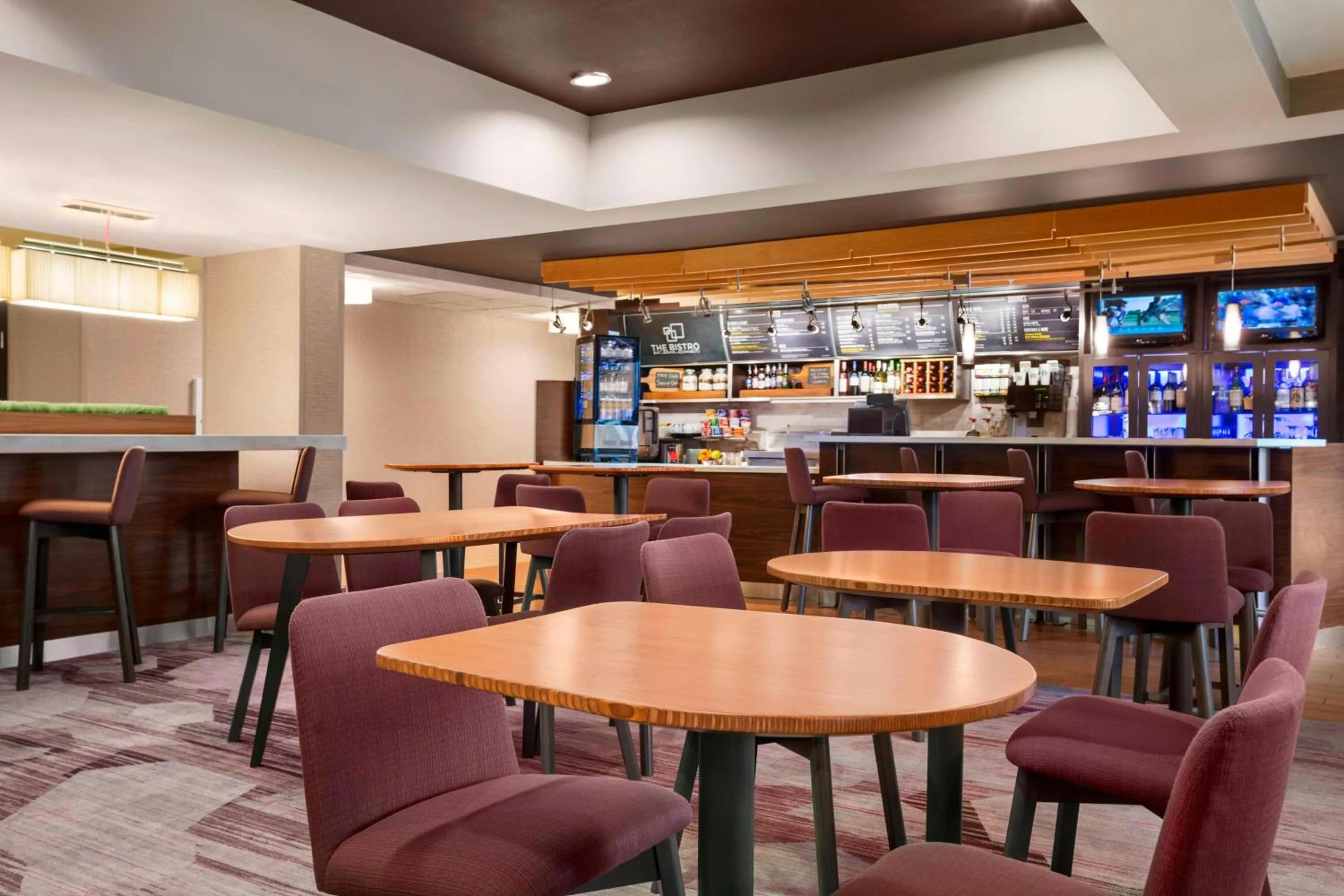 Restaurant/places to eat in Courtyard by Marriott Springfield