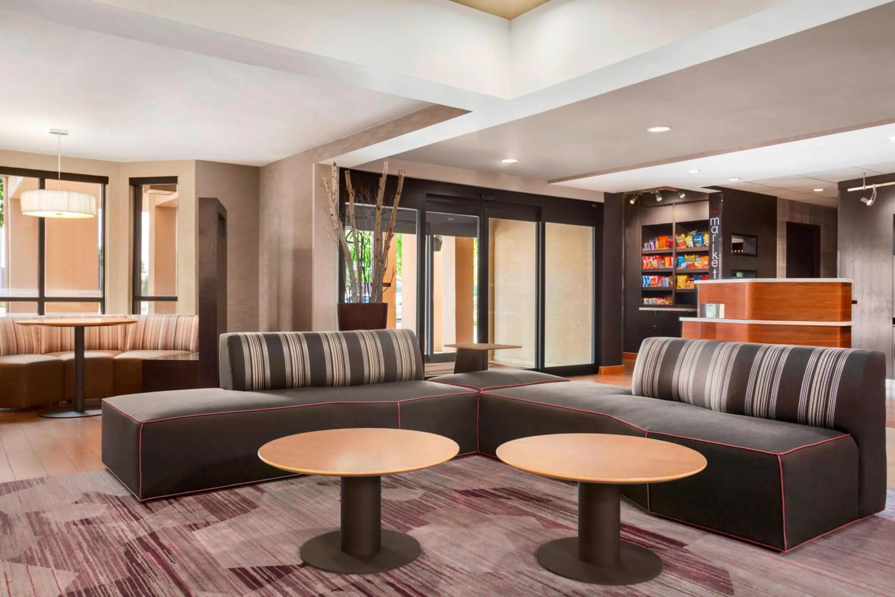 Lobby or reception in Courtyard by Marriott Springfield