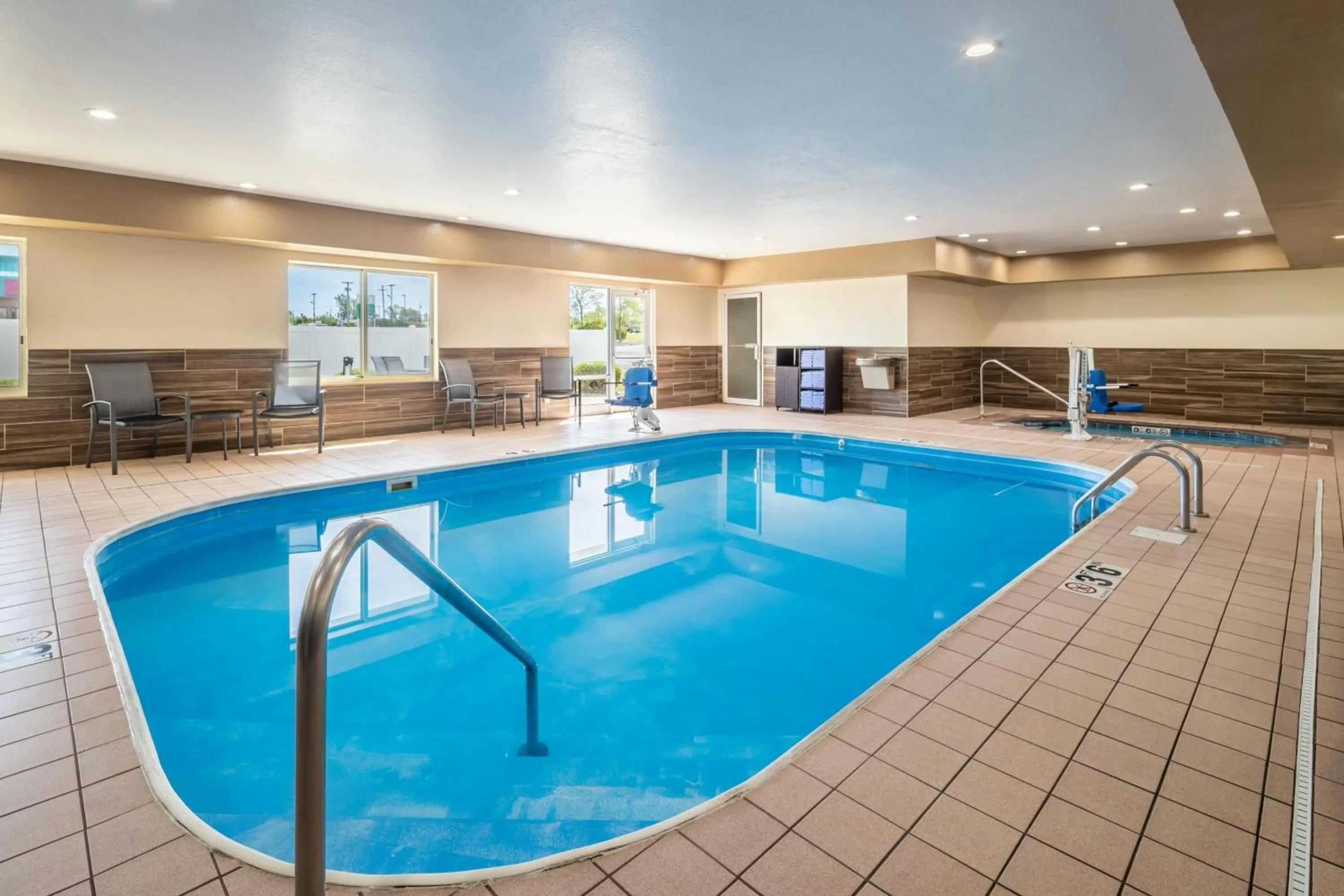 Swimming pool in Fairfield Inn by Marriott Richmond