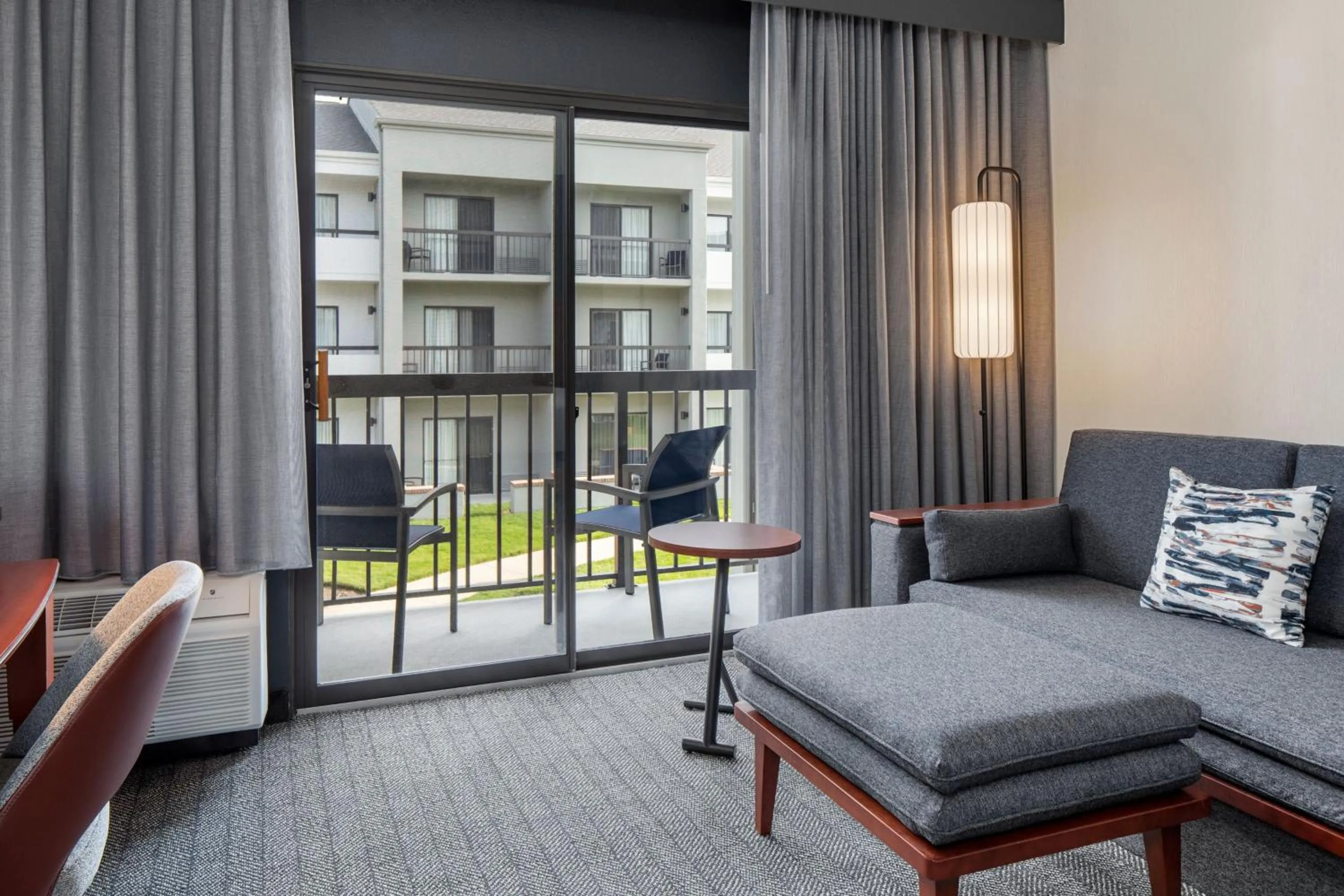 Photo of the whole room in Courtyard by Marriott Chicago Waukegan / Gurnee