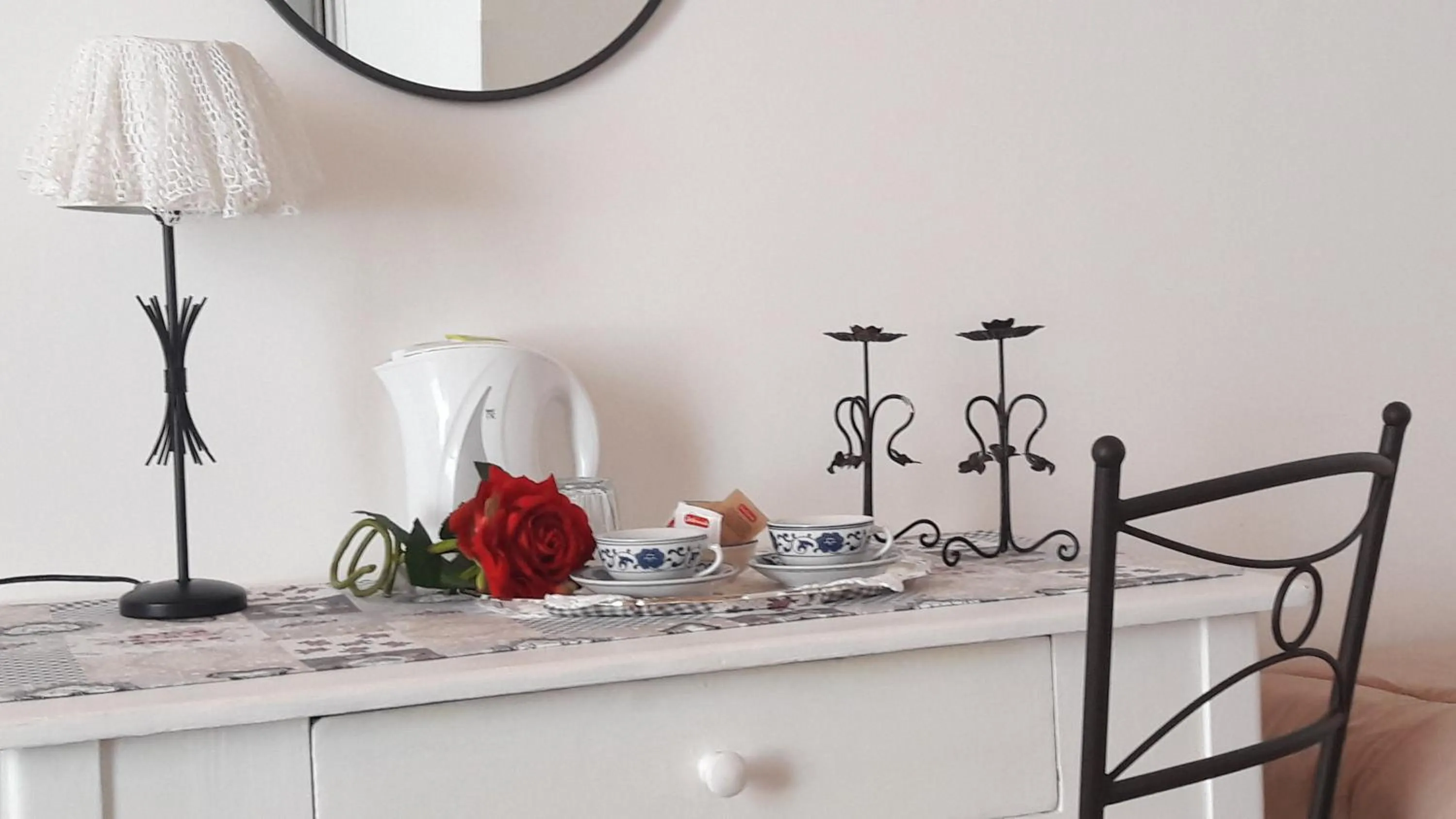 Decorative detail in "Suliscenti" Dimora Siciliana B&B