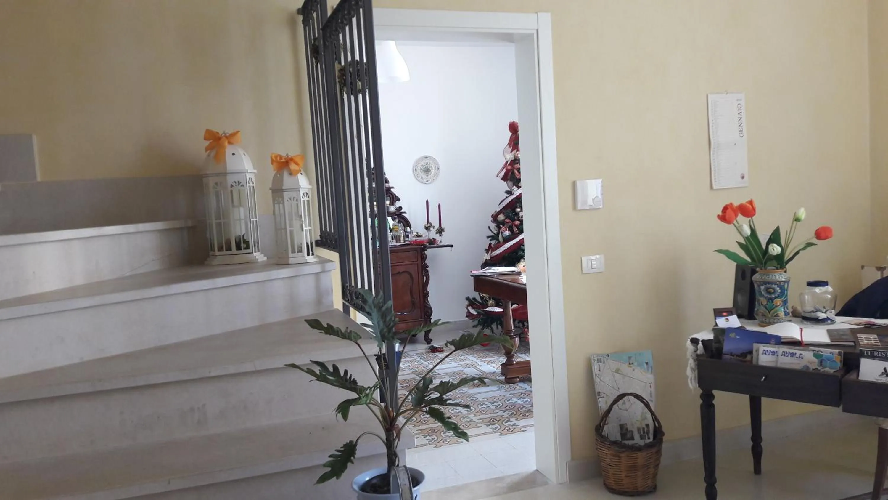 Decorative detail in "Suliscenti" Dimora Siciliana B&B