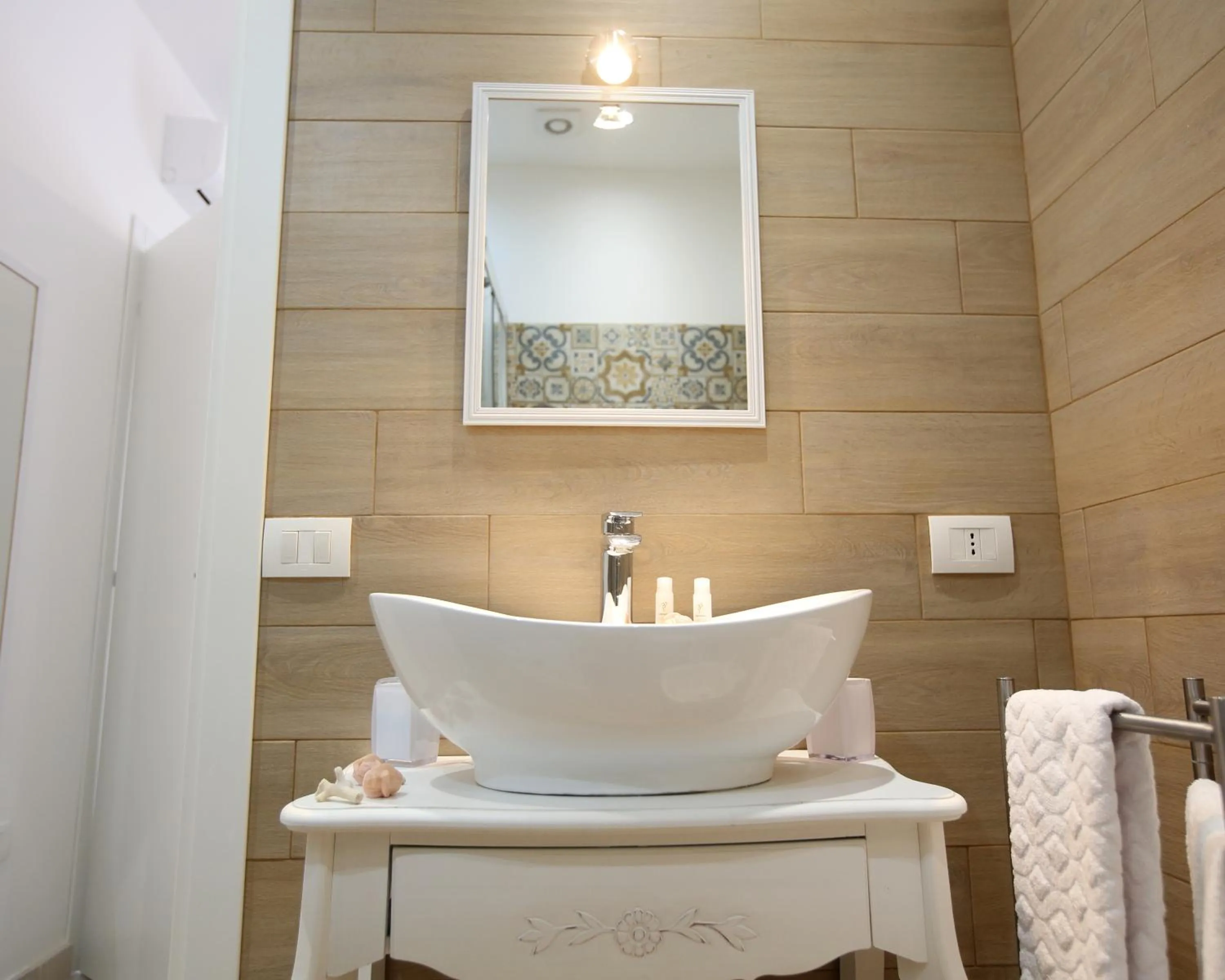 Bathroom in "Suliscenti" Dimora Siciliana B&B