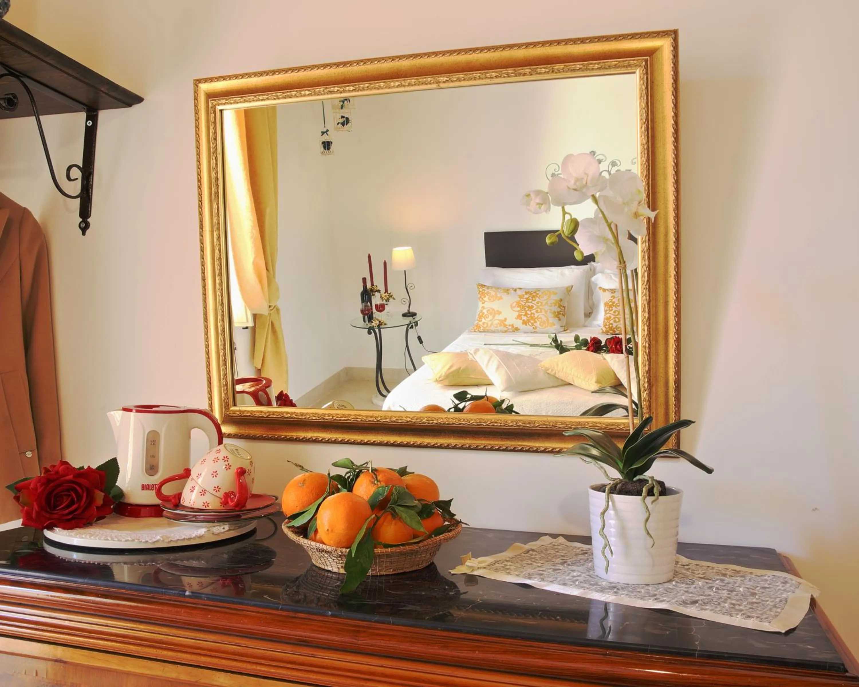 Decorative detail in "Suliscenti" Dimora Siciliana B&B