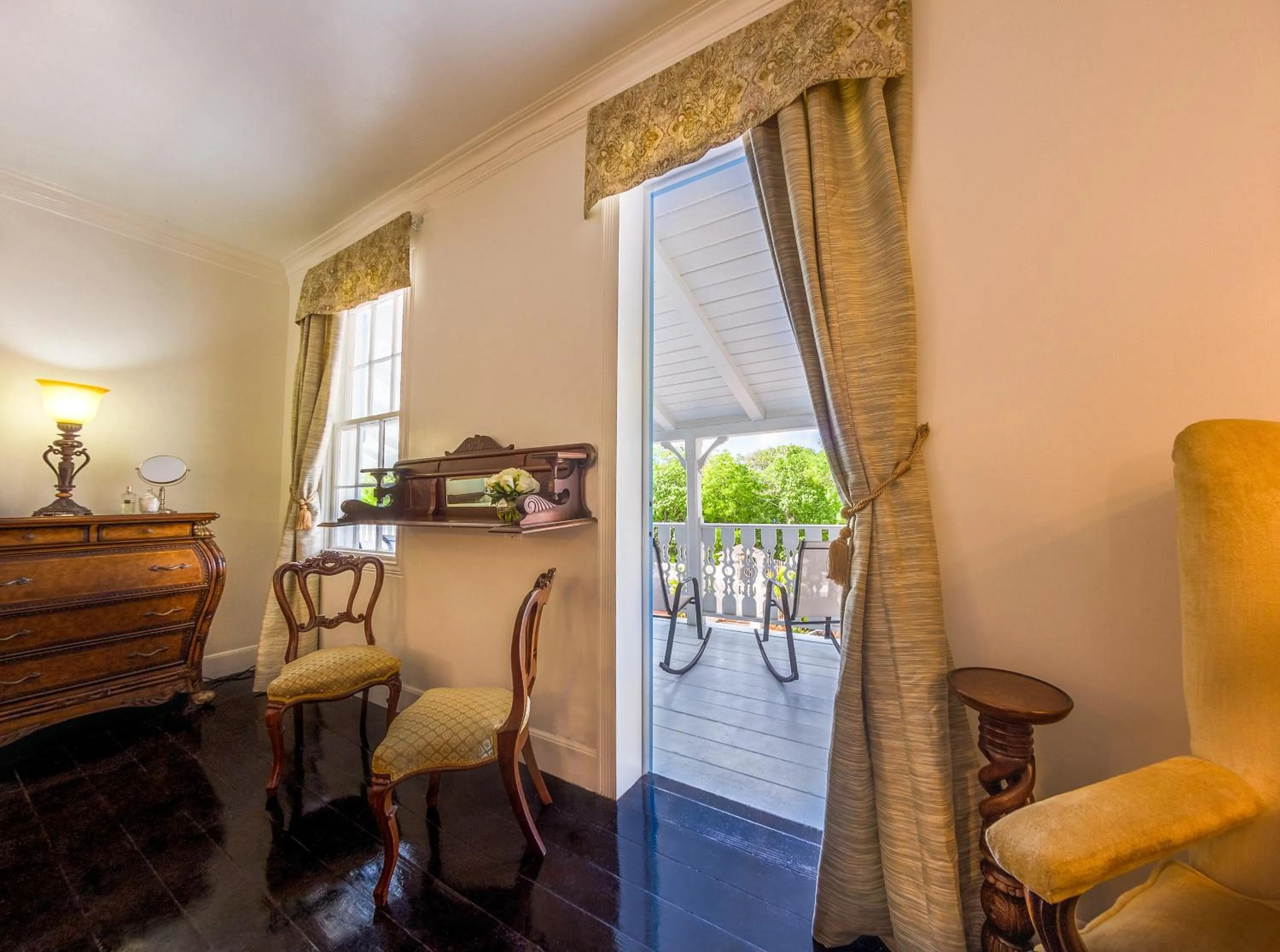 Seating area in Turks Head Inne