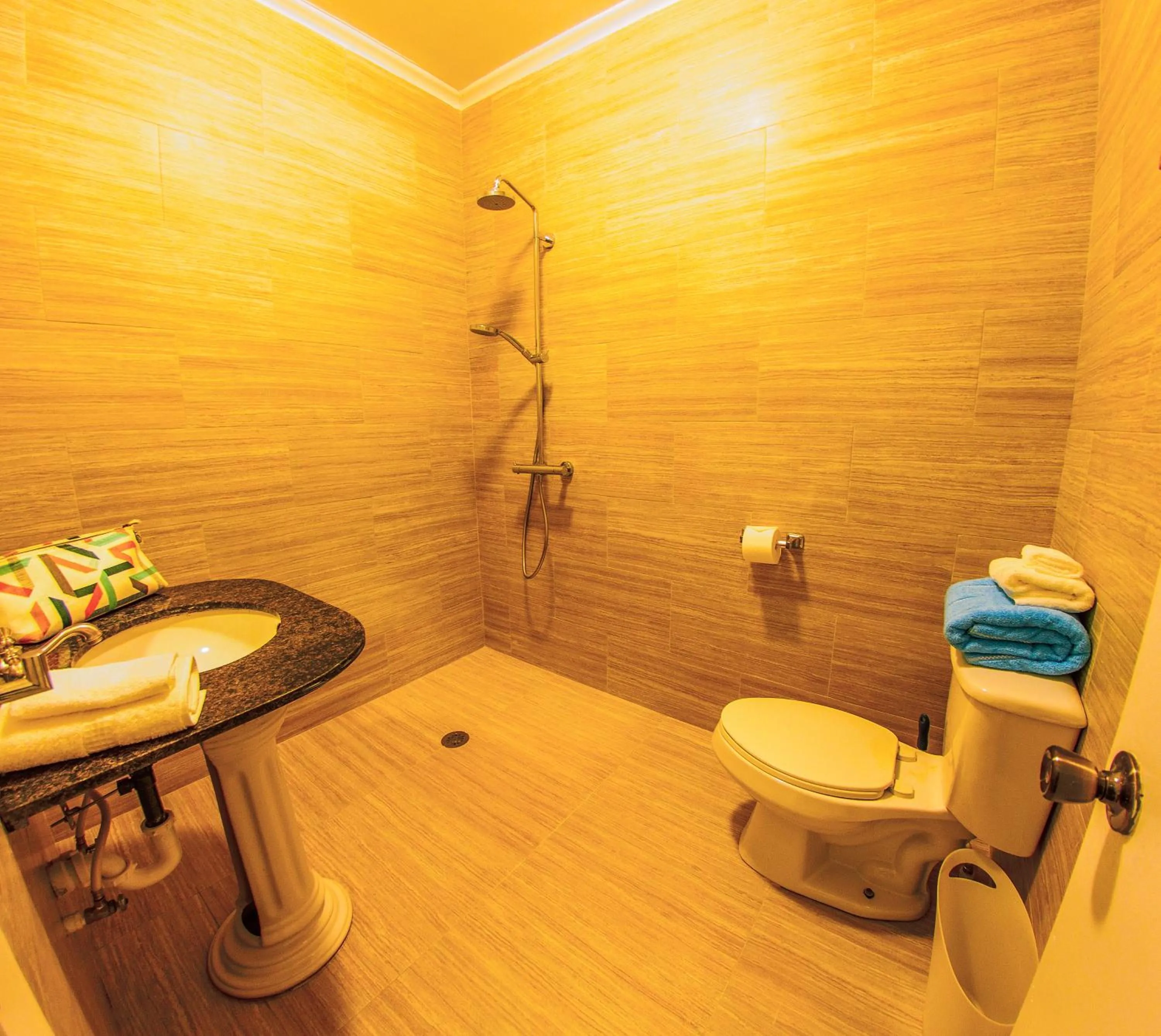 Bathroom in Turks Head Inne