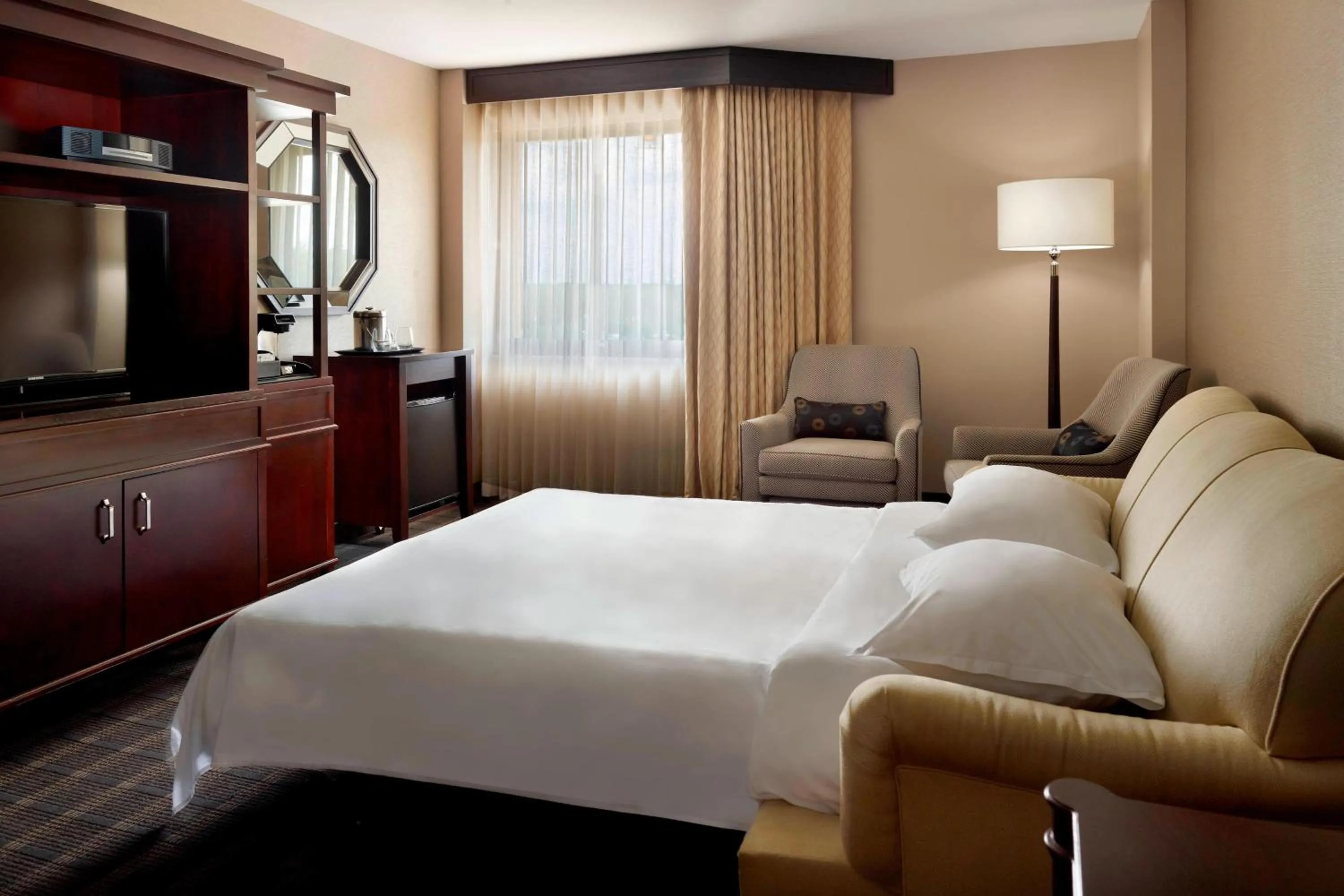Photo of the whole room, Bed in Sheraton Charlotte Airport