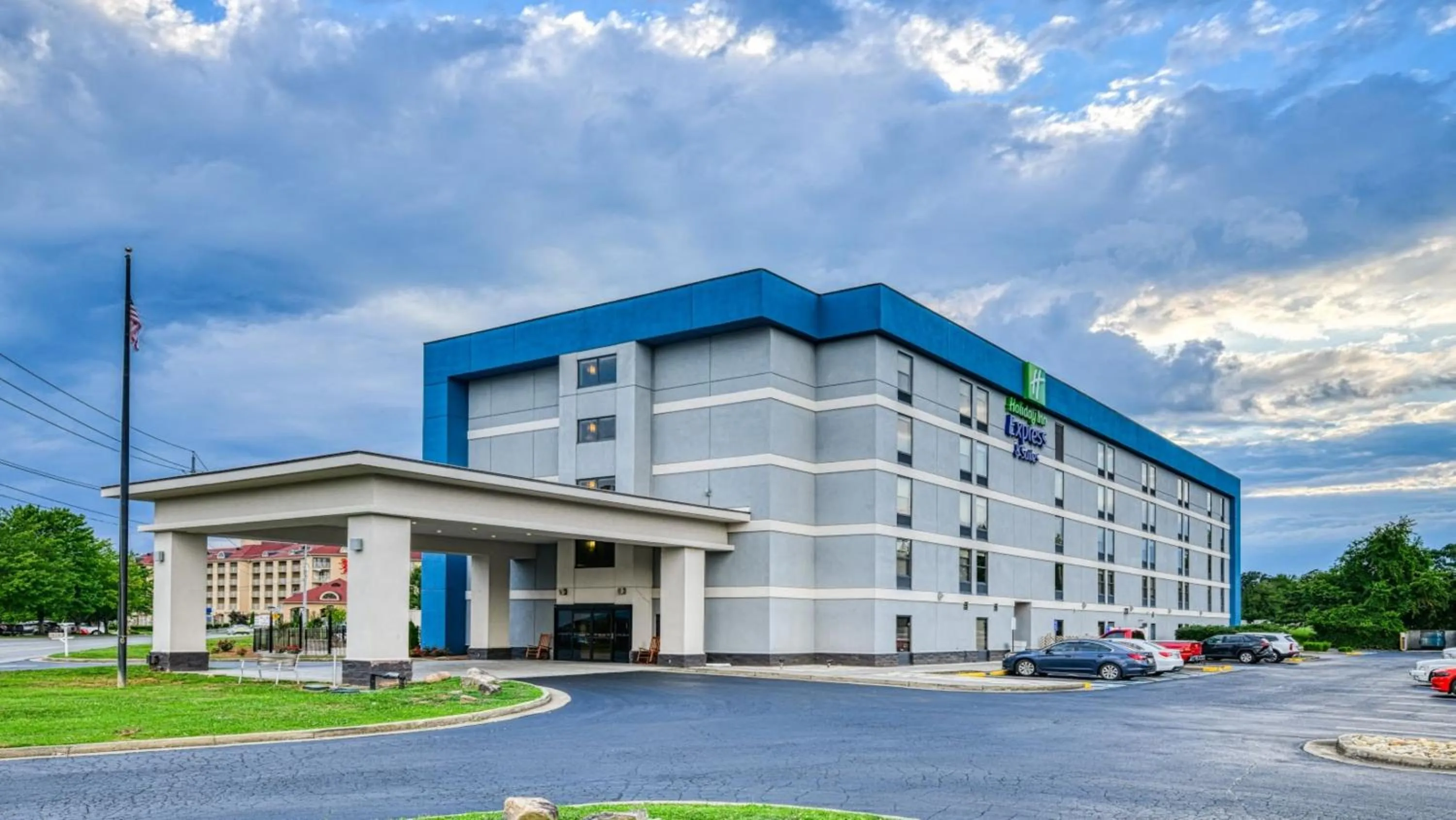 Property building in Holiday Inn Express Hotel & Suites Pigeon Forge by IHG