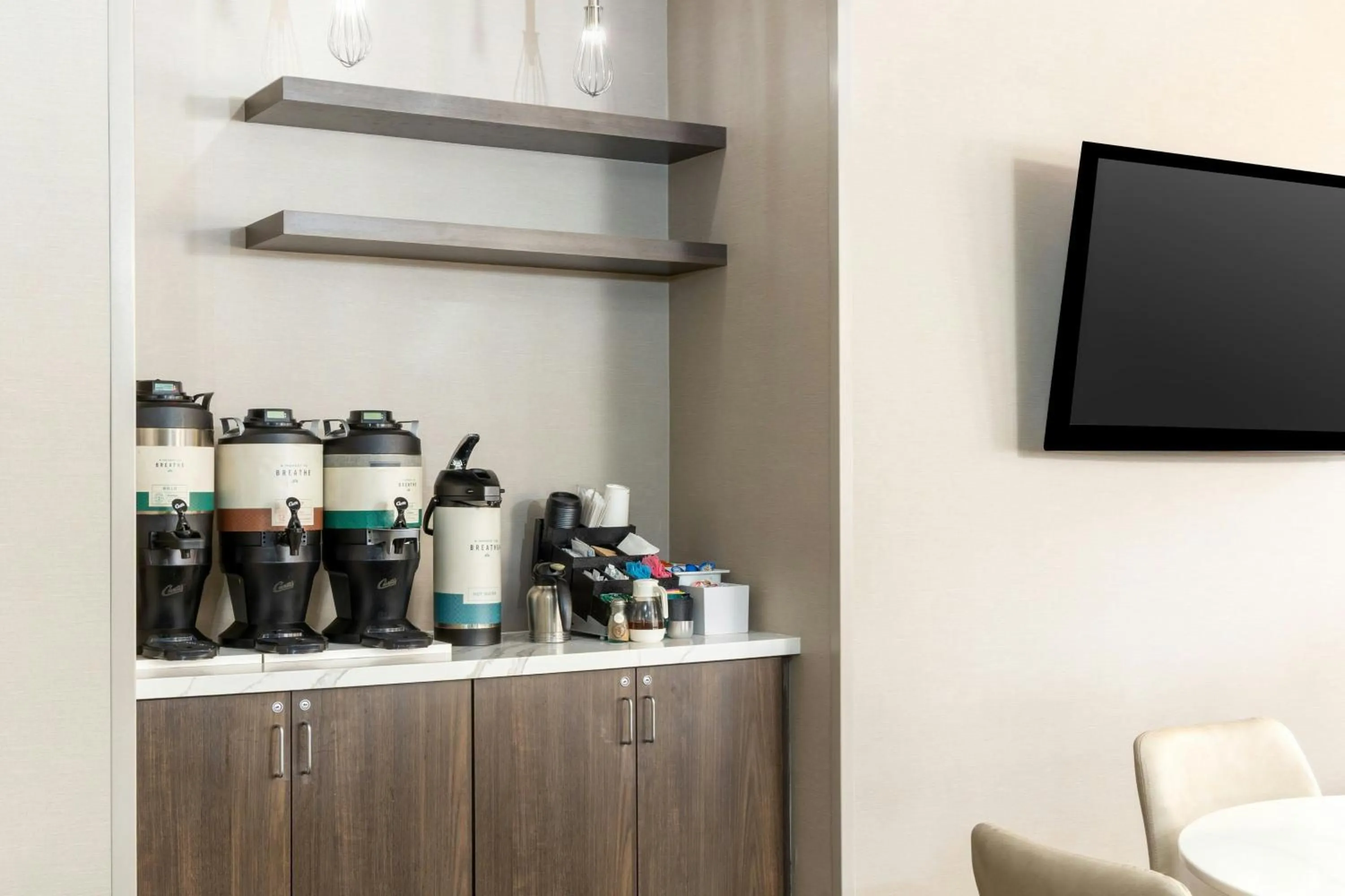 Restaurant/places to eat in Residence Inn Dayton North