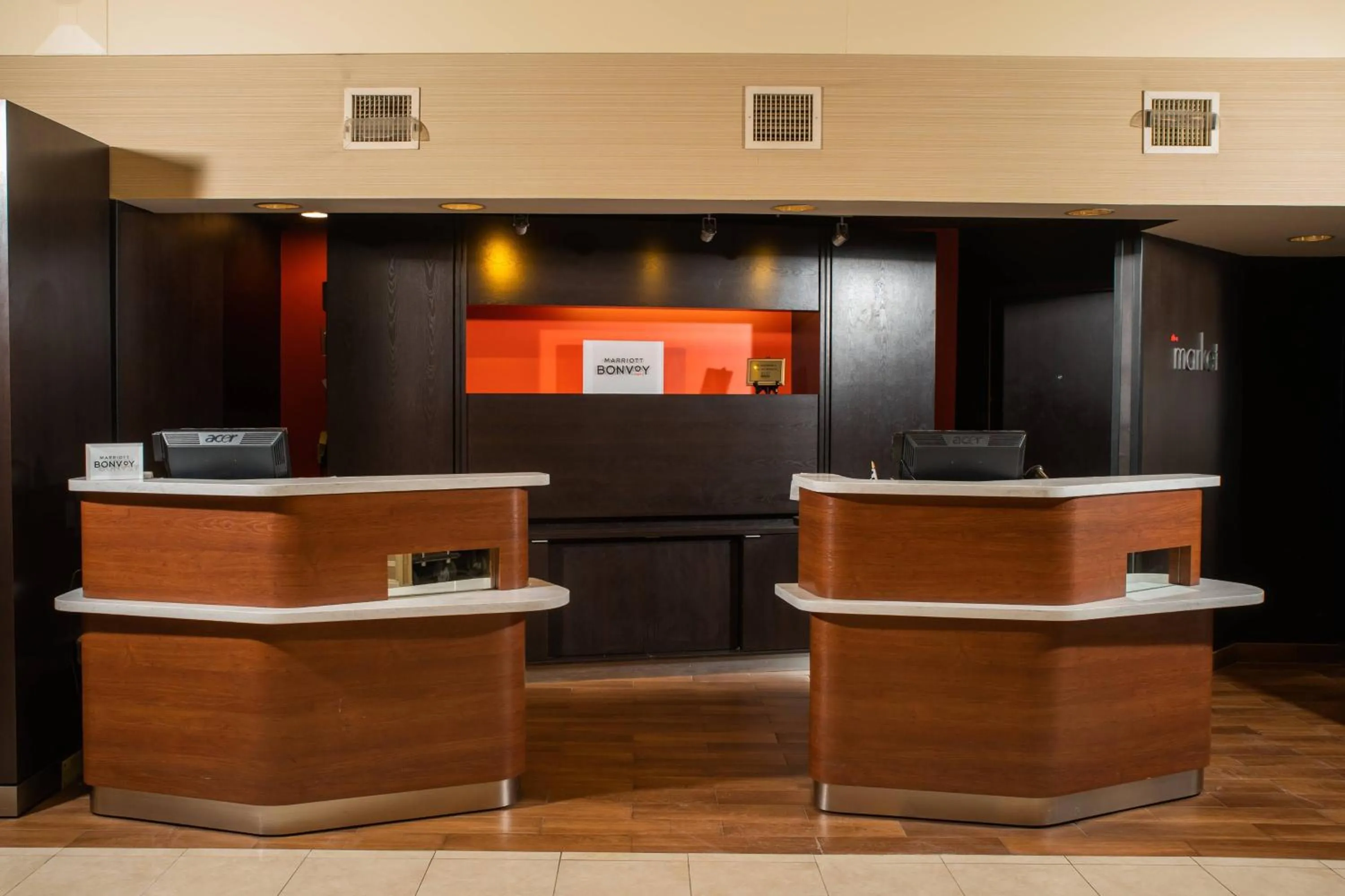 Lobby or reception in Courtyard by Marriott Erie Ambassador Conference Center