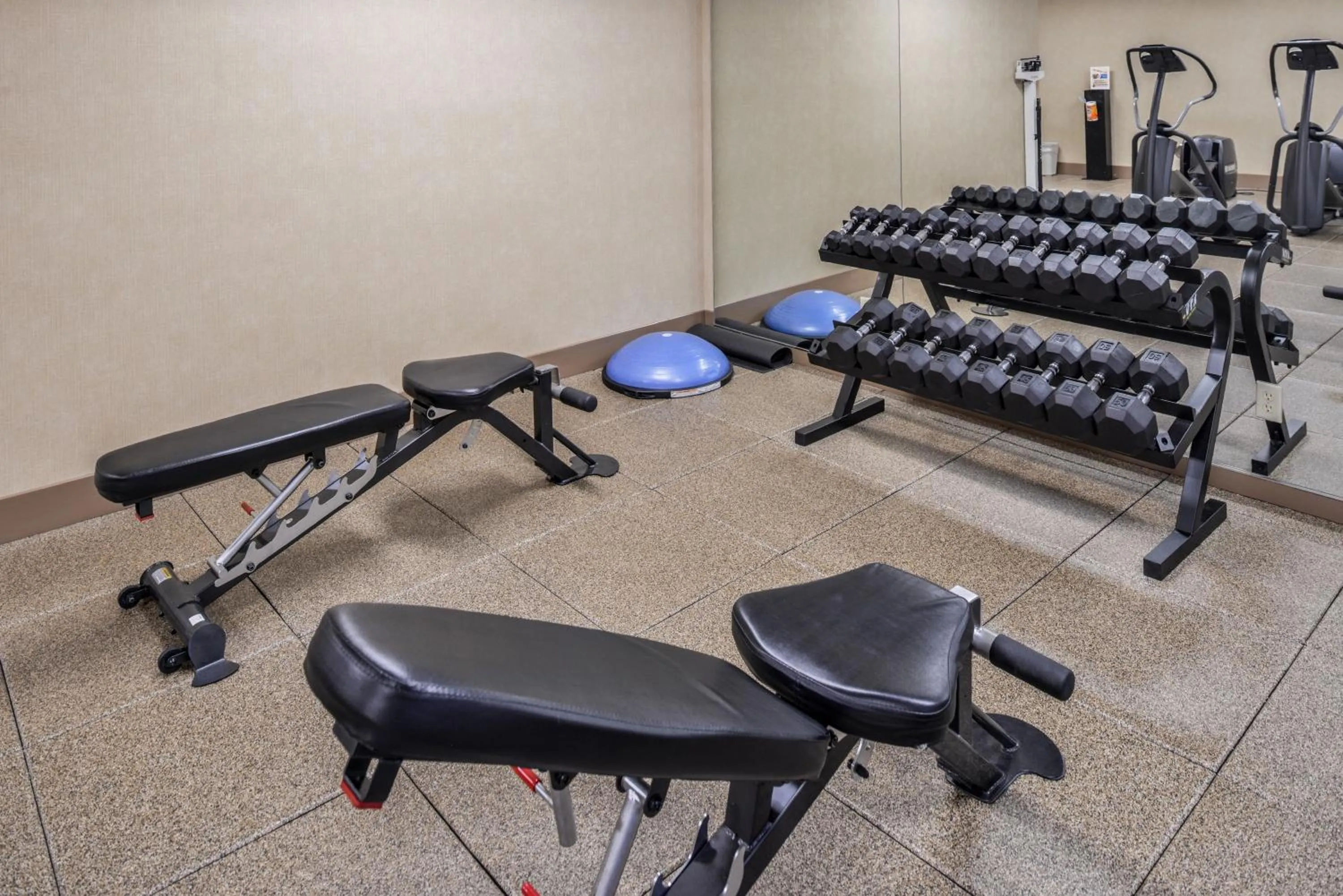 Fitness centre/facilities in Holiday Inn Express Hotel & Suites Sioux Falls At Empire Mall by IHG