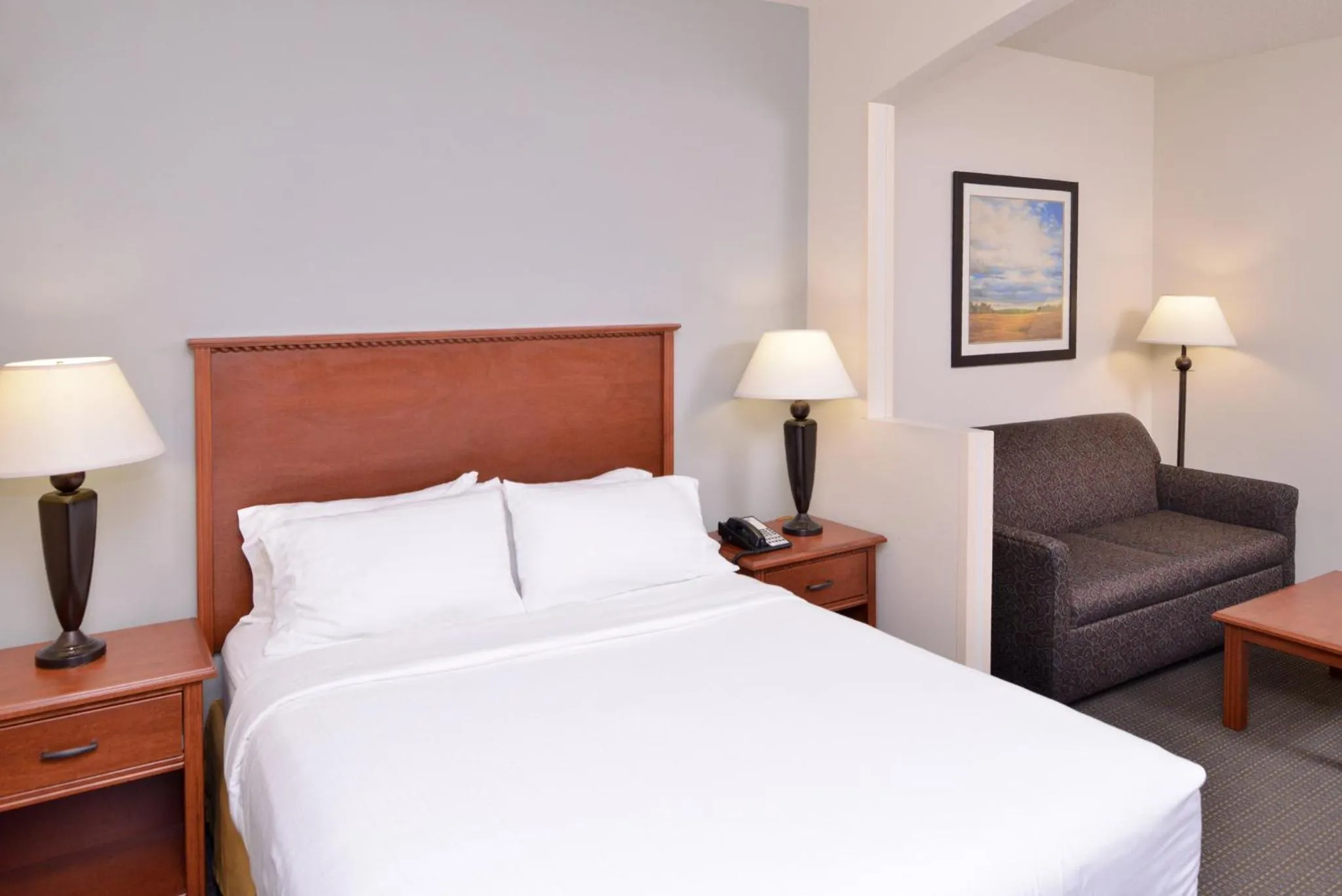 Photo of the whole room, Bed in Holiday Inn Express Hotel & Suites Sioux Falls At Empire Mall by IHG