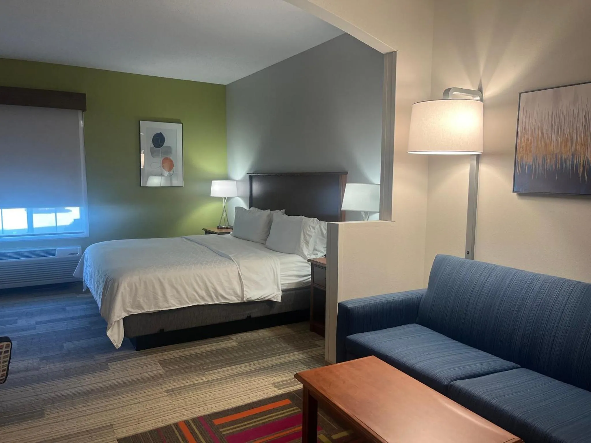 Photo of the whole room, Bed in Holiday Inn Express Hotel & Suites Sioux Falls At Empire Mall by IHG