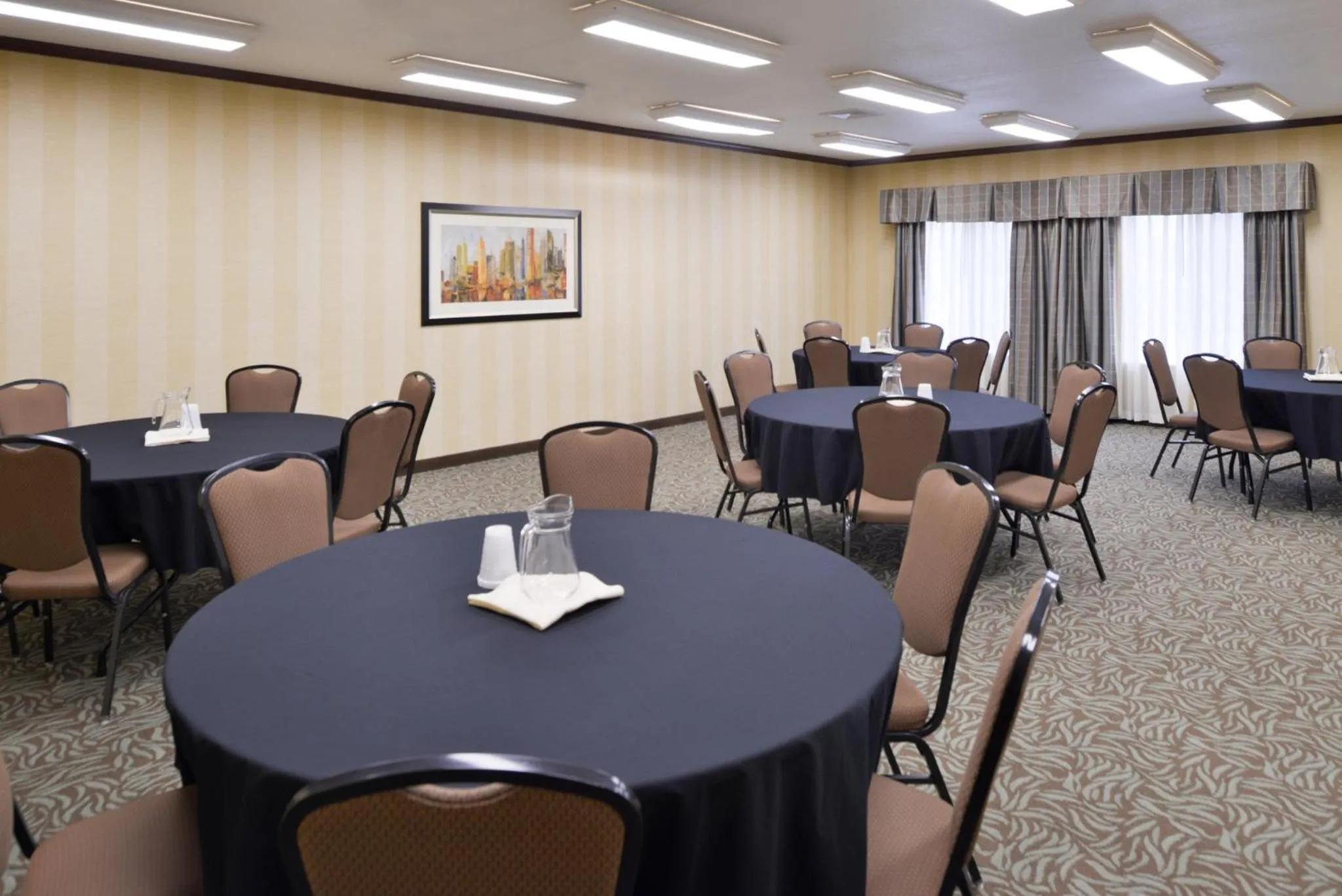 Meeting/conference room in Holiday Inn Express Hotel & Suites Sioux Falls At Empire Mall by IHG