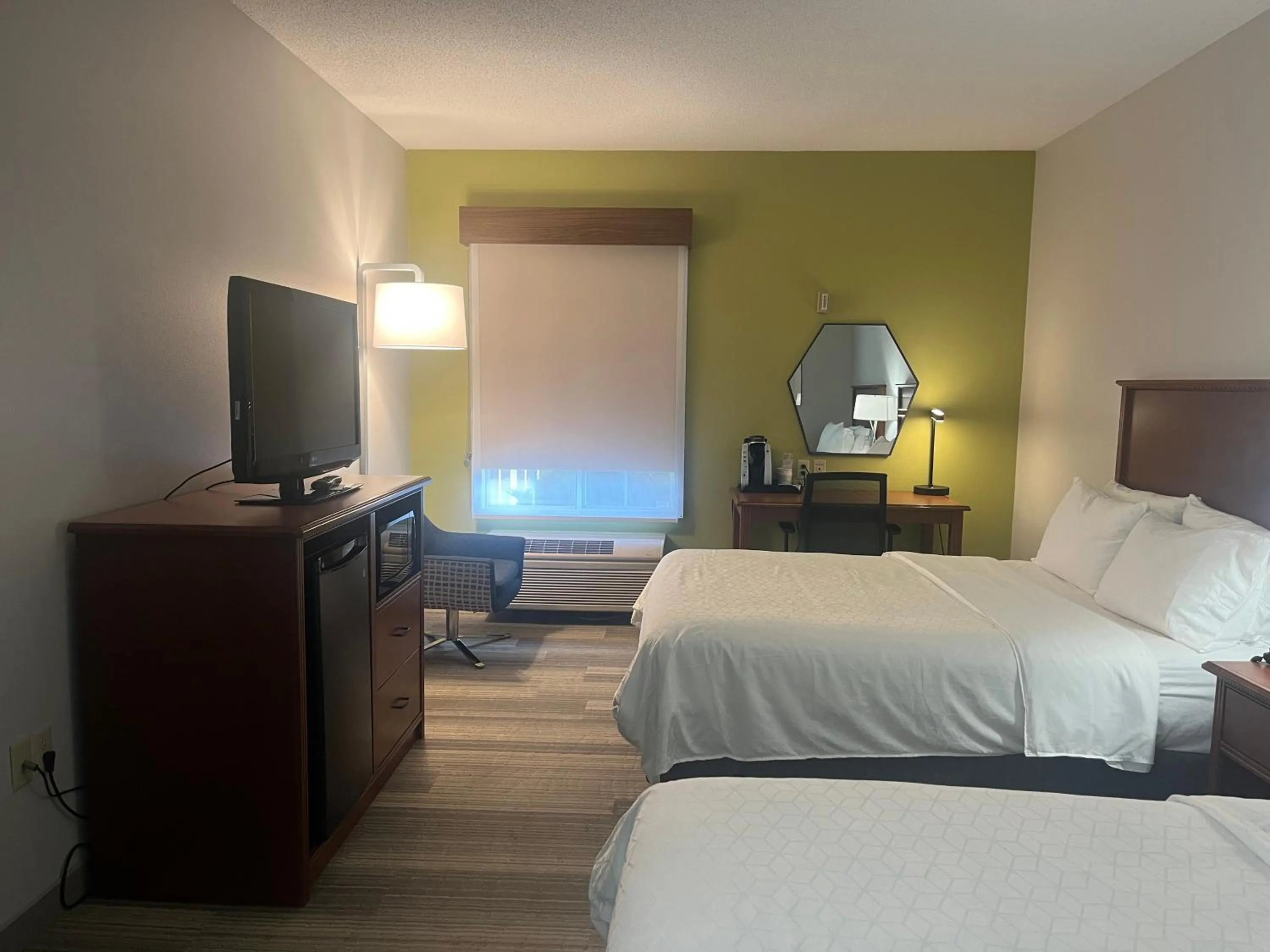 Bed in Holiday Inn Express Hotel & Suites Sioux Falls At Empire Mall by IHG