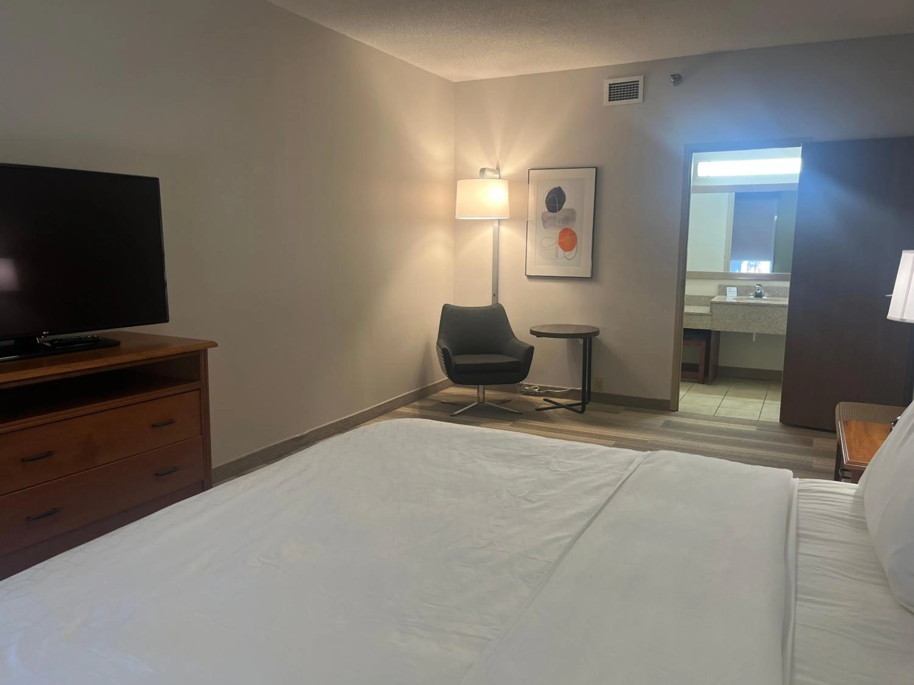 Bed in Holiday Inn Express Hotel & Suites Sioux Falls At Empire Mall by IHG
