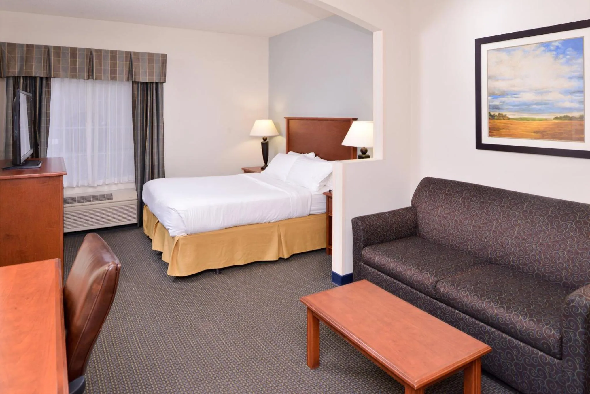 Photo of the whole room, Bed in Holiday Inn Express Hotel & Suites Sioux Falls At Empire Mall by IHG