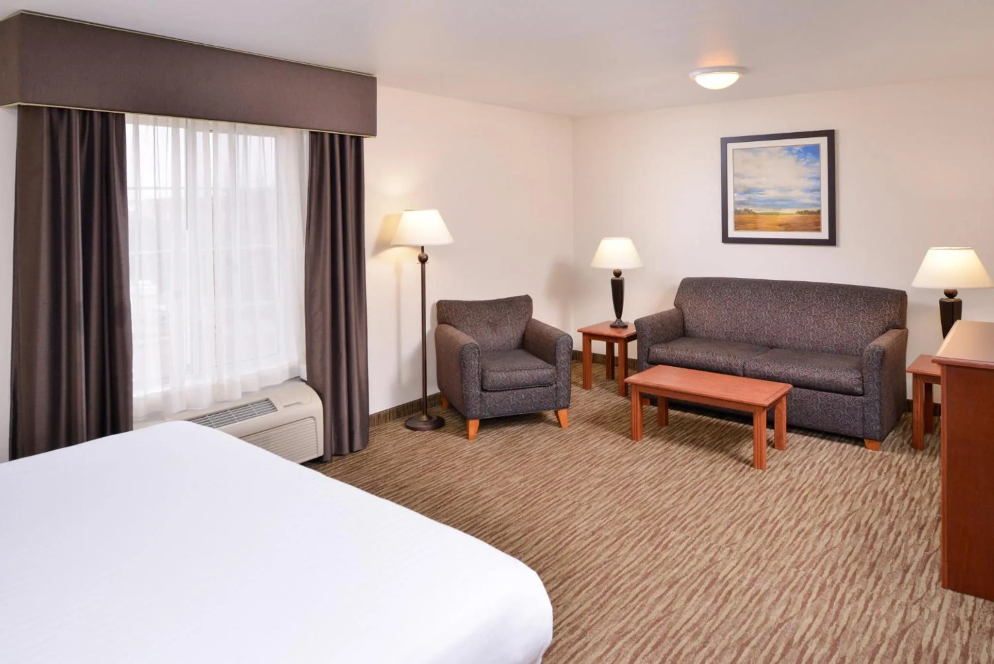 Photo of the whole room, Bed in Holiday Inn Express Hotel & Suites Sioux Falls At Empire Mall by IHG