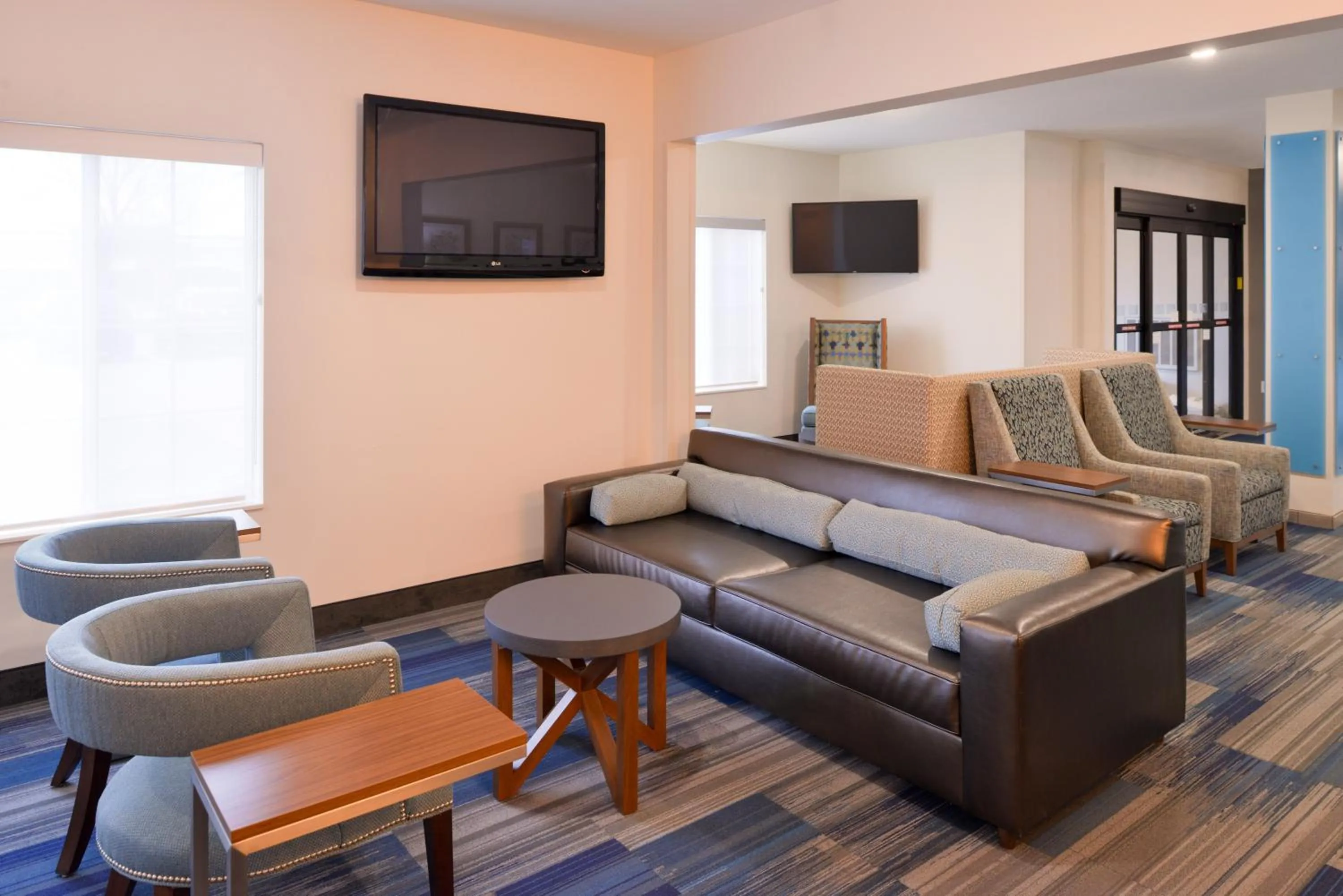 Property building in Holiday Inn Express Hotel & Suites Sioux Falls At Empire Mall by IHG